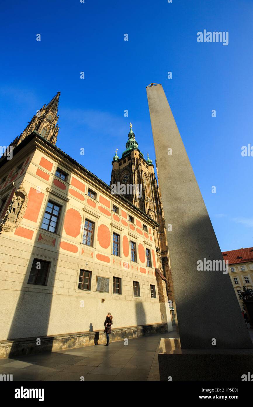 The granite monolith obelisk and World War 1 memorial designed by Joze Plecnik, donated by Tomas Garrigue Masaryk, with St Vitus Cathedral Prague Stock Photo
