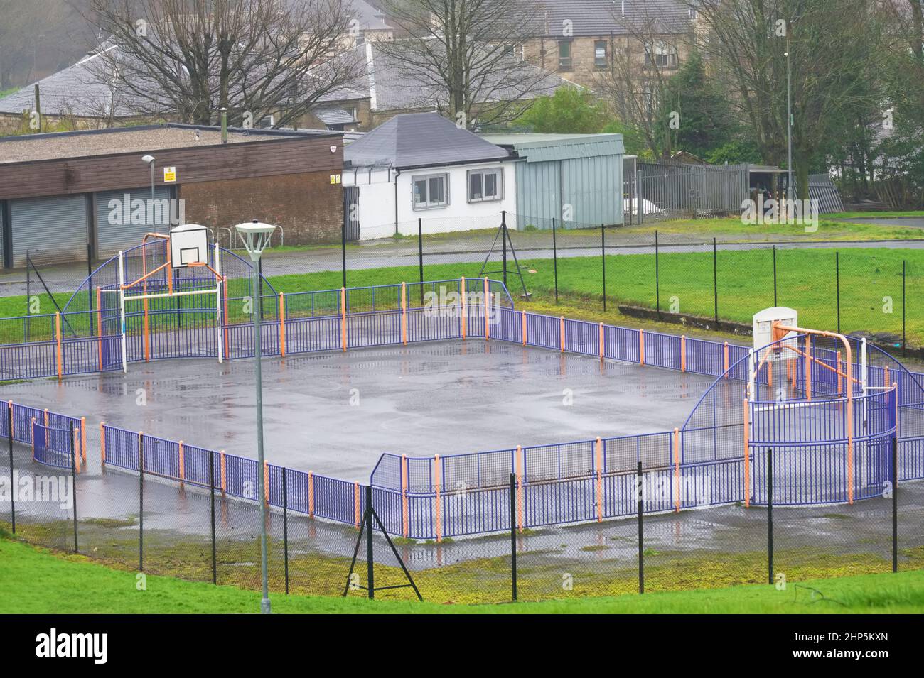 Basketball court outdoors in public play park Stock Photo Alamy
