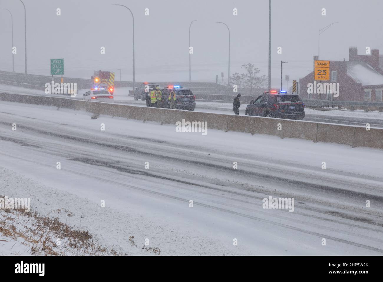Traffic accident on Great River Bridge in Burlington, Iowa during a snowstorm Stock Photo