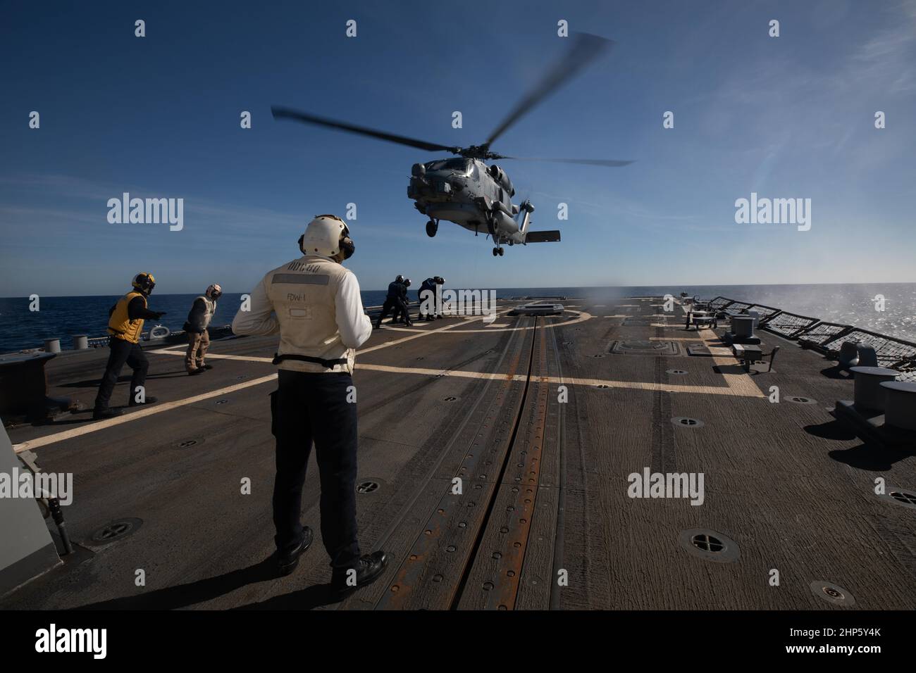 ATLANTIC OCEAN (Feb. 16, 2022) Sailors aboard the Arleigh Burke-class guided-missile destroyer USS Roosevelt (DDG 80) hook a cable up to a MH-60R Seahawk helicopter, attached to Helicopter Maritime Strike Squadron (HSM) 79, Feb. 16, 2022. Roosevelt, forward-deployed to Rota, Spain, is on its third patrol in the U.S. Sixth Fleet area of operations in support of regional allies and partners and U.S. national security interests in Europe and Africa. (U.S. Navy photo by Mass Communication Specialist 2nd Class Andrea Rumple/Released) Stock Photo