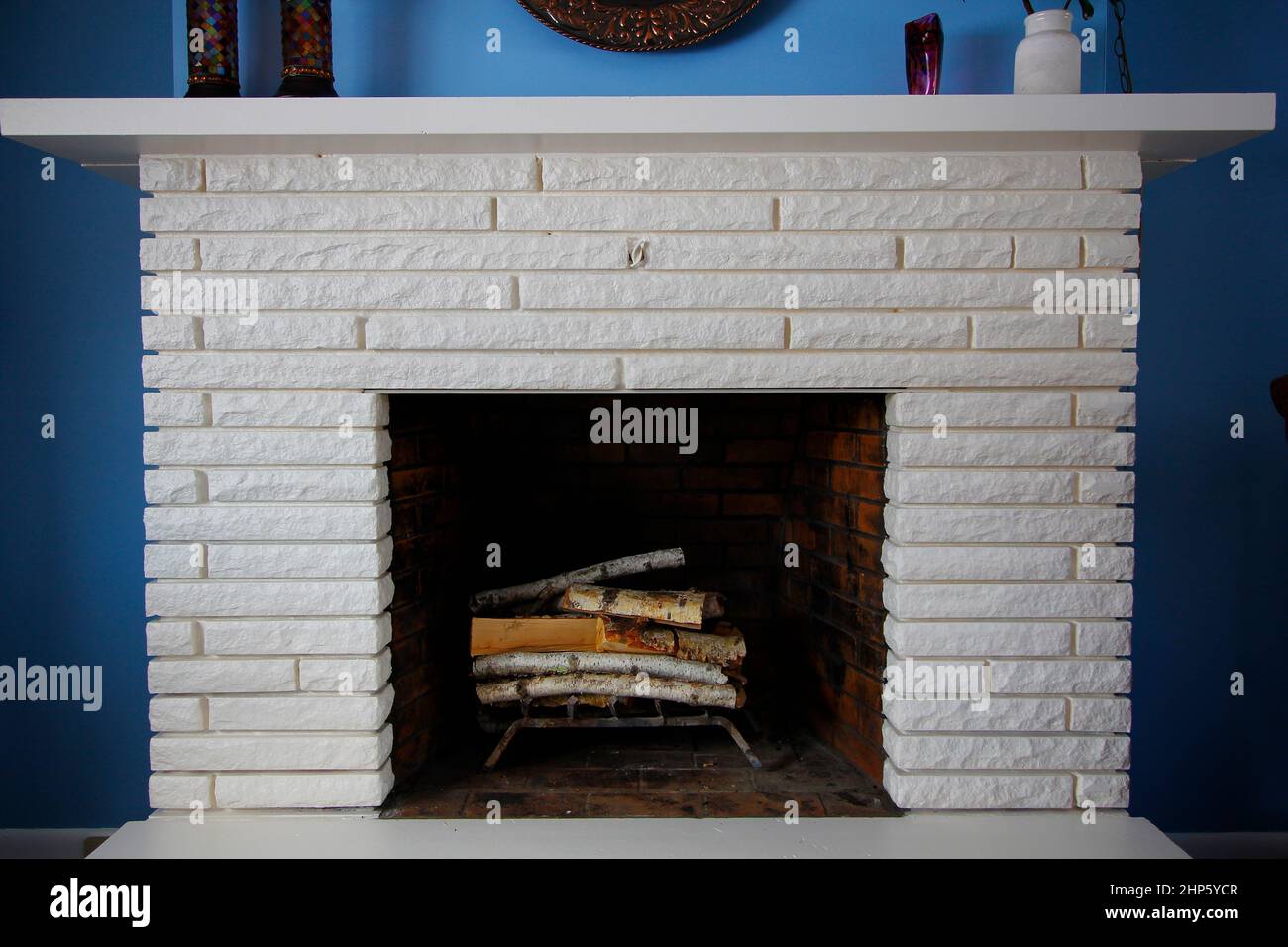 Faux fireplace hi-res stock photography and images - Alamy
