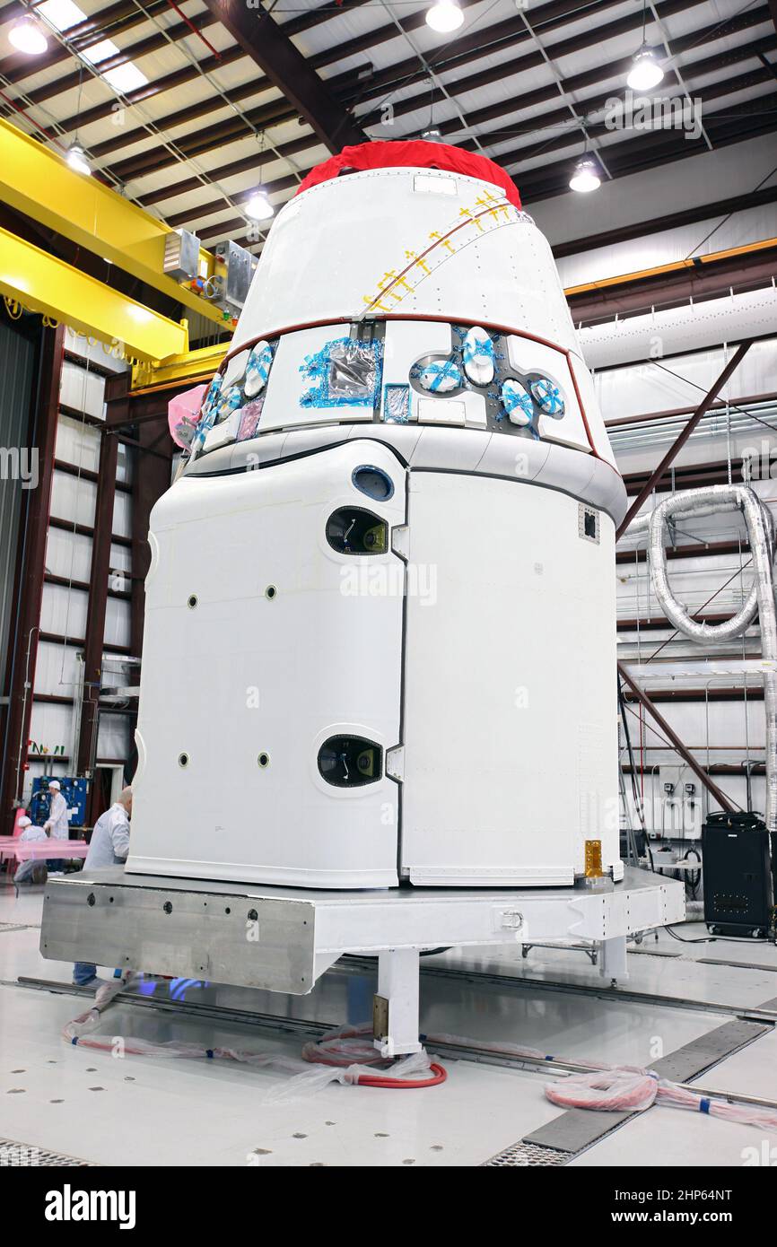 The Space Exploration Technologies, or SpaceX, Dragon spacecraft with ...
