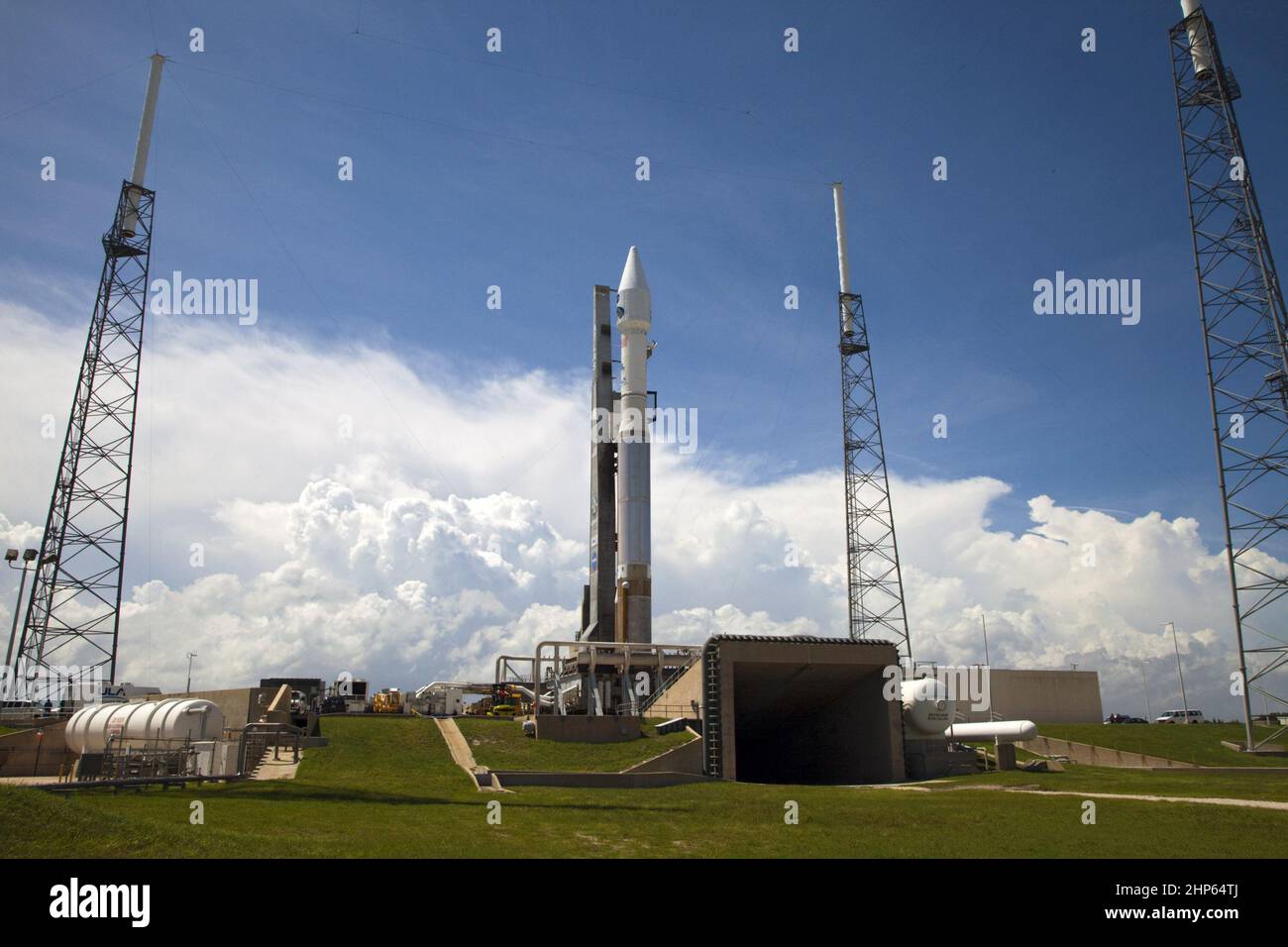 Ula atlas v rocket launch pad hi-res stock photography and images - Alamy