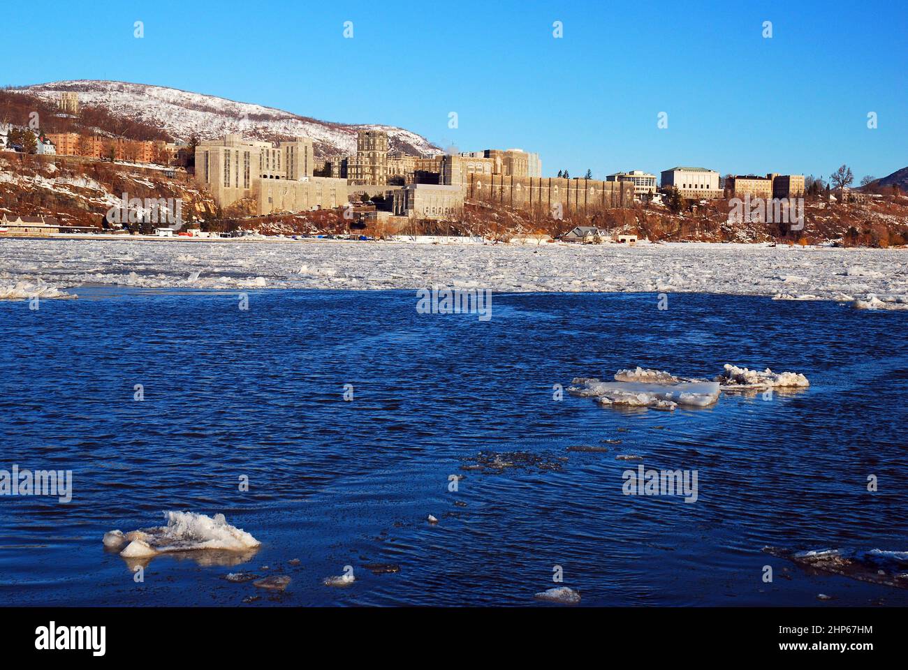 The US Military Academy in West Point stands above a frozen Hudson River Stock Photo
