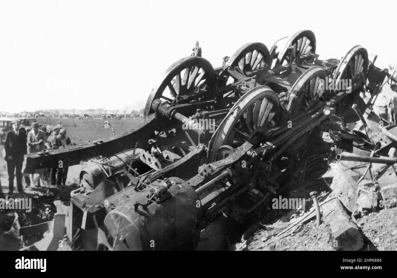 Train crash 1920s hi-res stock photography and images - Alamy