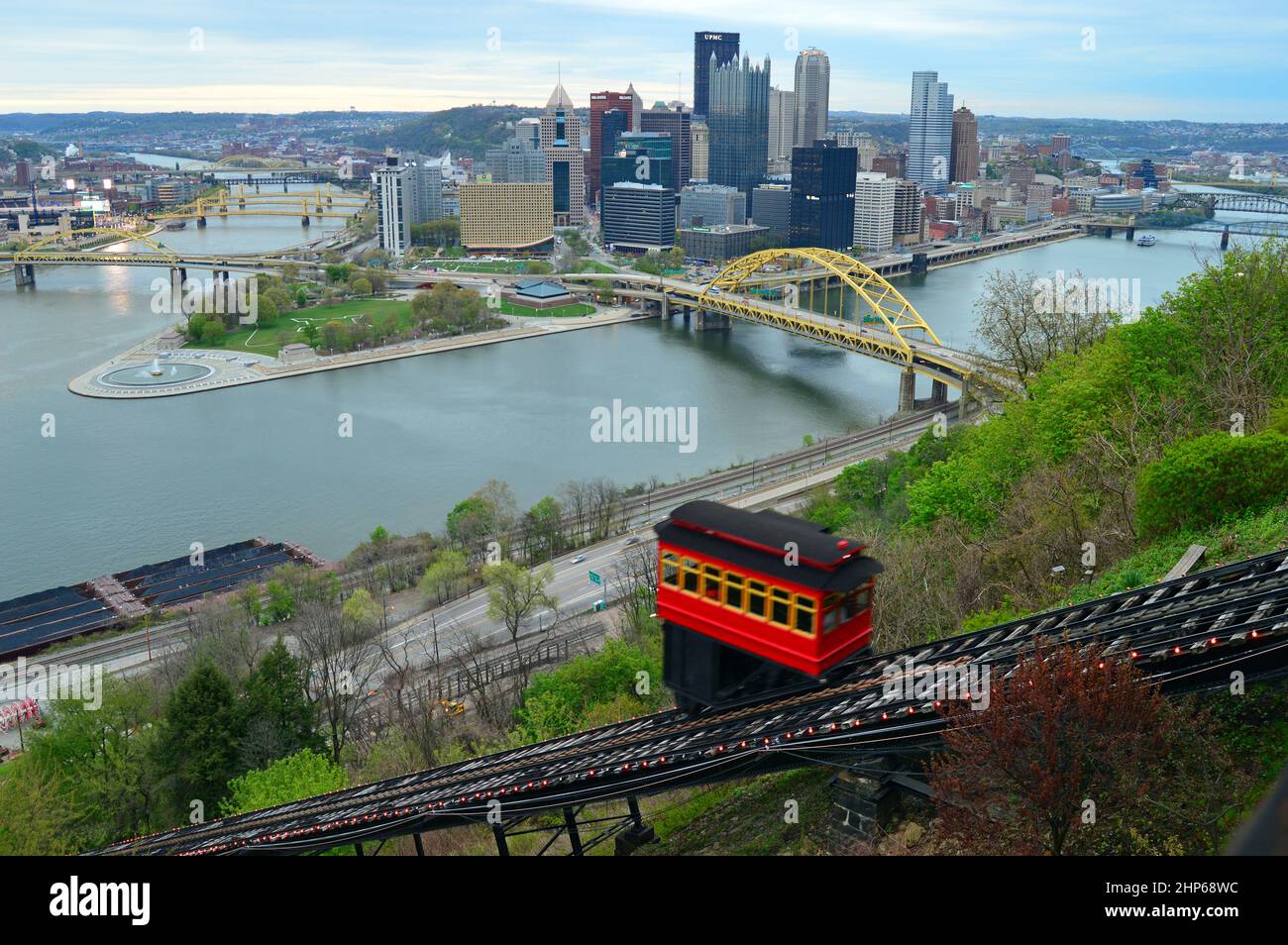 The Duquesne funicular climbs a cliff, offering splendid views of the Pittsburgh, Pennsylvania skyline Stock Photo