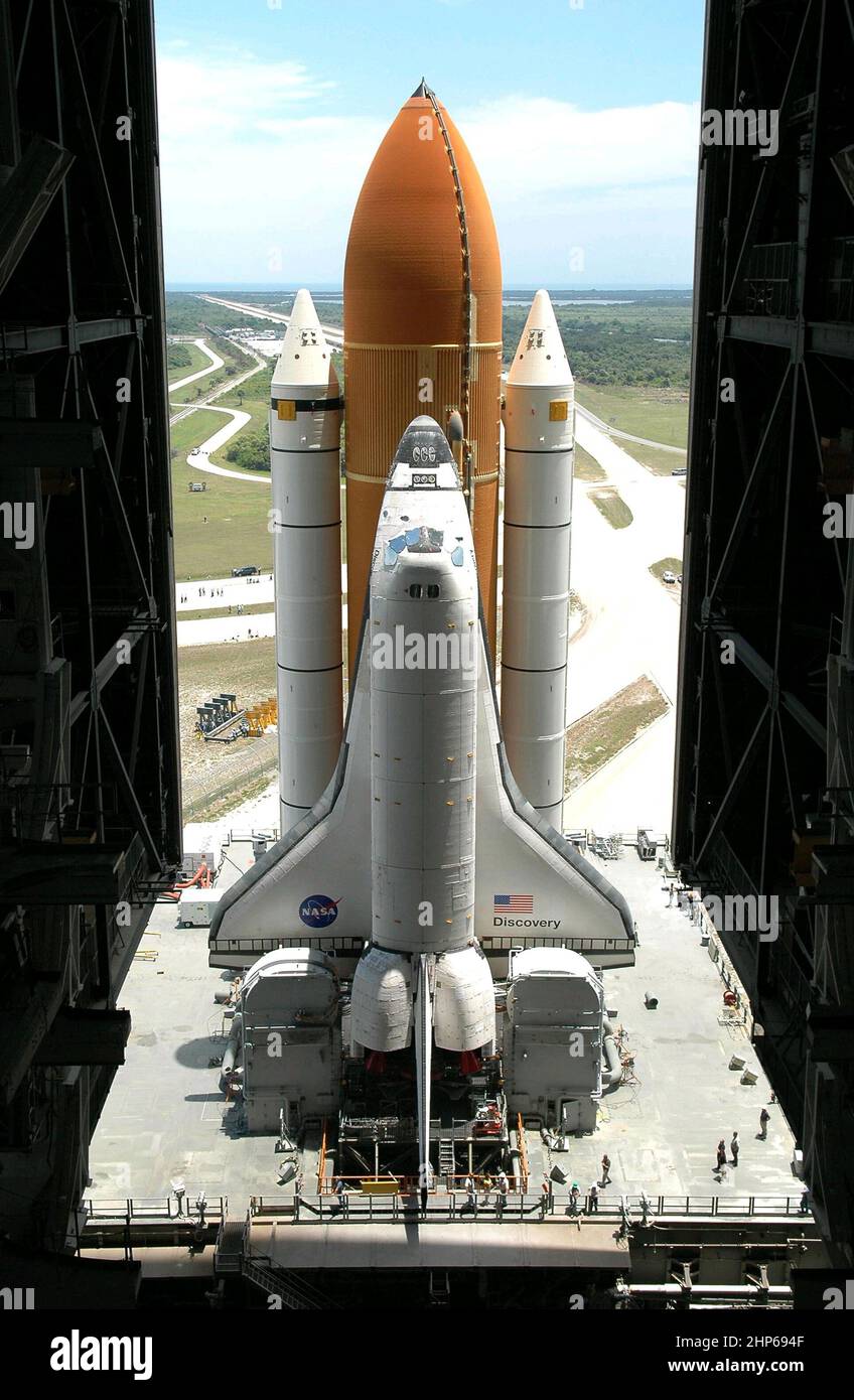 Daylight streams through the open doors of NASA's Vehicle Assembly Building as Space Shuttle Discovery begins its slow 4.2-mile journey via the crawlerway to Launch Pad 39B ca. 2006 Stock Photo