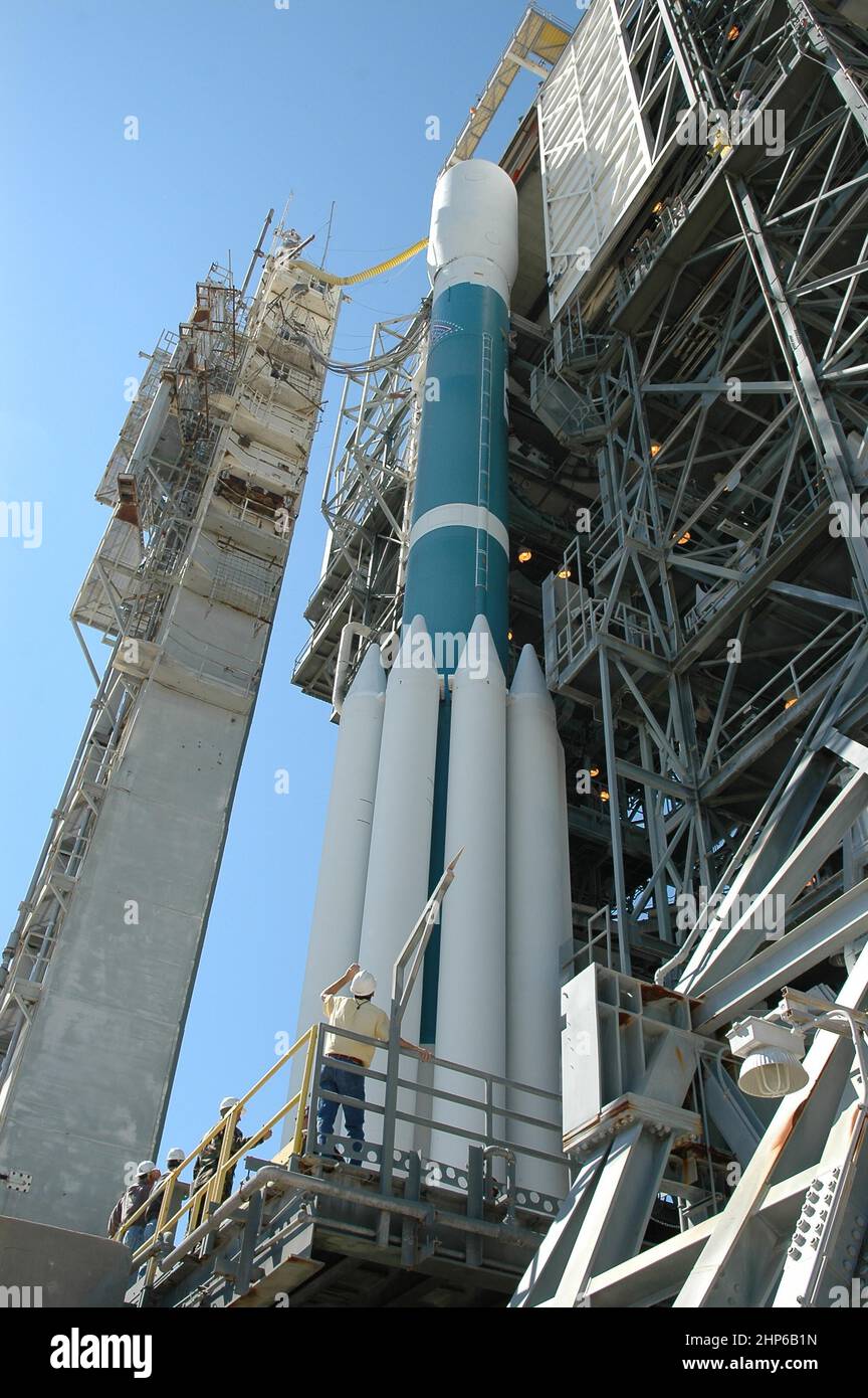 The mobile service tower (right) begins to roll away from the STEREO spacecraft aboard the Delta II launch vehicle in preparation for launch ca. 2006 Stock Photo