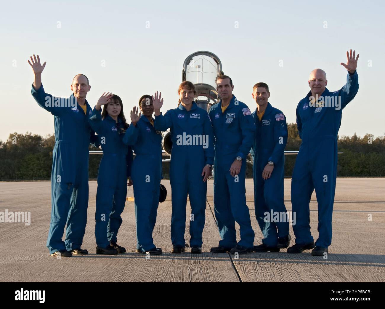 The STS-131 crew members wave at representatives from the media on hand for their arrival at the Shuttle Landing Facility at NASA's Kennedy Space Center in Florida. From left are Mission Specialist Clayton Anderson; Japan Aerospace Exploration Agency astronaut Naoko Yamazaki; Mission Specialists Stephanie Wilson, Dorothy Metcalf-Lindenburger and Rick Mastracchio; Pilot James P. Dutton Jr.; and Commander Alan Poindexter ca. 2010 Stock Photo