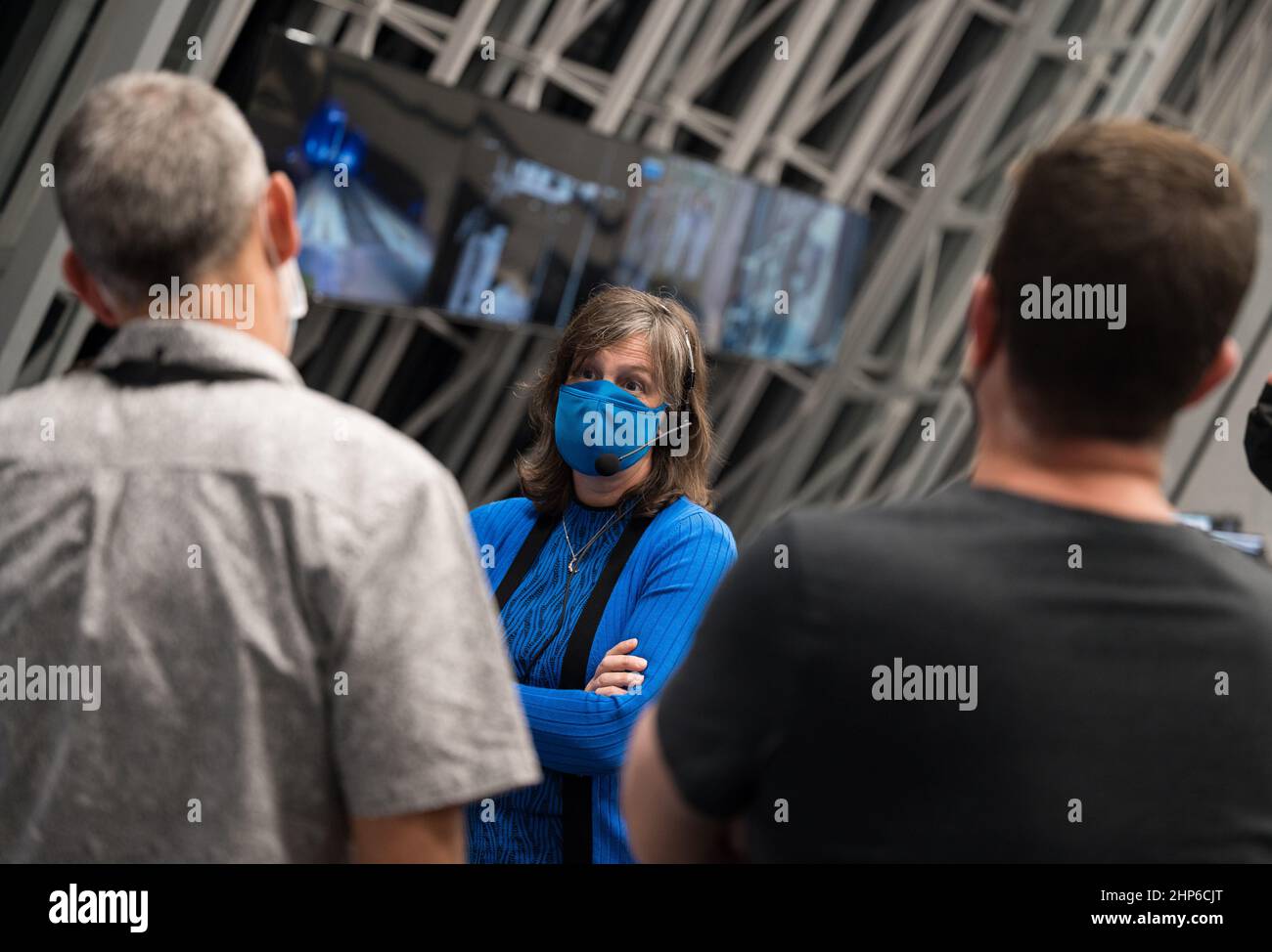 NASA’s chief flight director, Holly Ridings, speaks with SpaceX vice president of Mission and Launch Operations, Lee Rosen, left, and chief of the Astronaut Office, Reid Wiseman, right, during a dress rehearsal in preparation for the launch of a SpaceX Falcon 9 rocket carrying the company's Crew Dragon spacecraft on NASA’s SpaceX Crew-3 mission Stock Photo