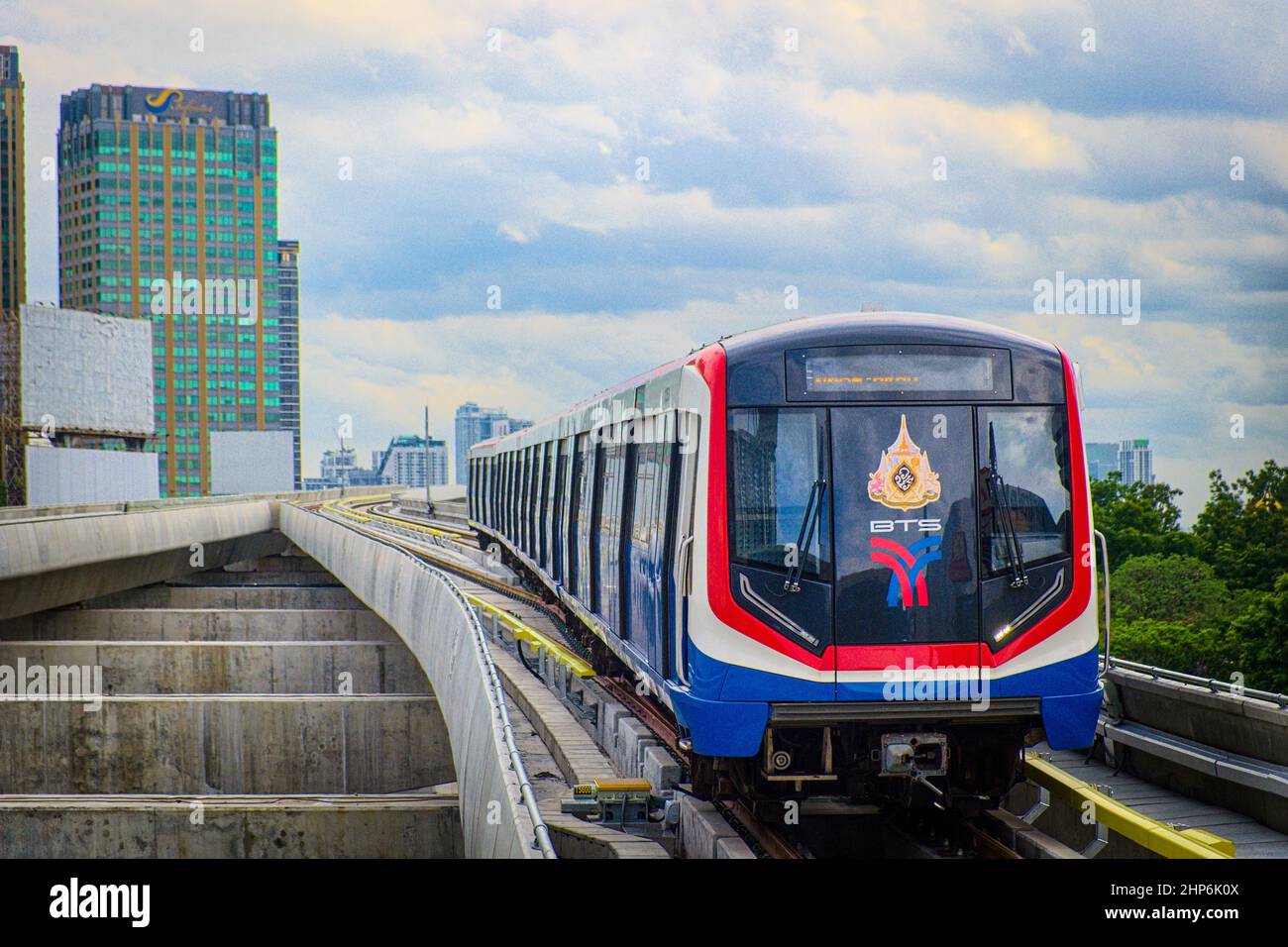 Bangkok-Thailand AUG 9 2019: BTS Sky Train on cityscape backgroundin daytim, Bangkok, Thailand Stock Photo