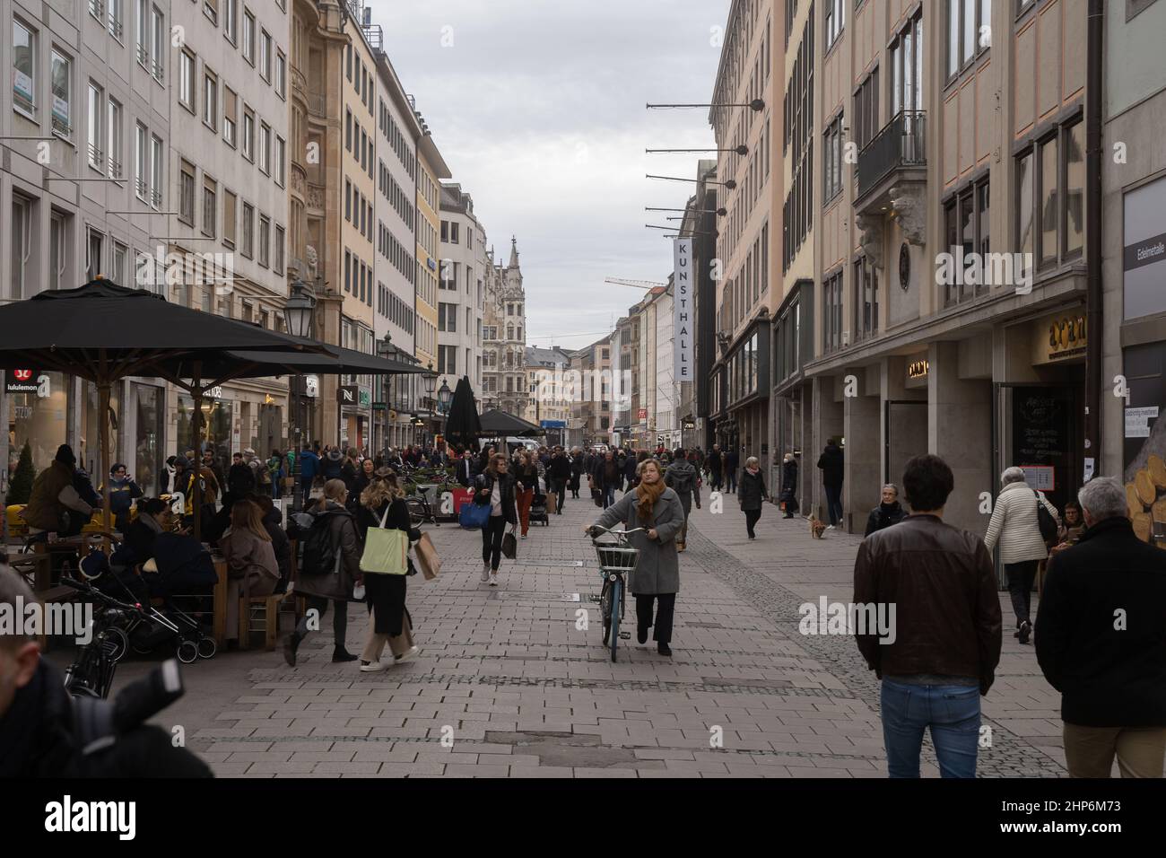Munich, Germany. 19th Feb, 2022. People walking in the city Center of Munich, Germany on the 19th of February 2022. The seven-day incidence is at 1415 and covid-19 protection laws are slowly being eased. (Photo by Alexander Pohl/Sipa USA) Credit: Sipa USA/Alamy Live News Stock Photo