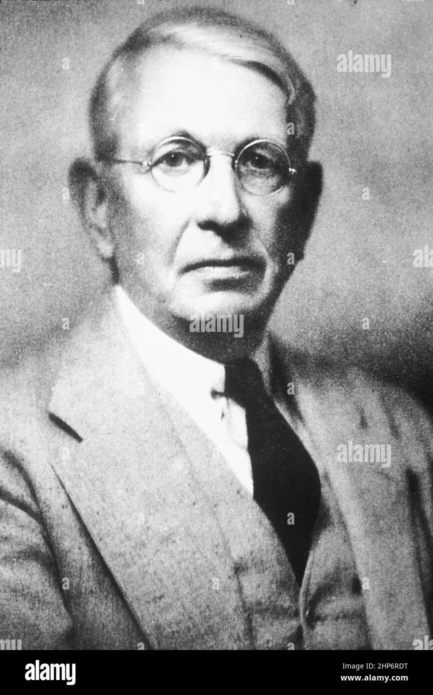 Schereschewsky, Joseph W.Description Dr. Joseph W. Schereschewsky, who published his statistical findings showing a steady increase in cancer mortality over a 20 year period in the U.S. This led to the involvement of the Public Health Service (PHS) in cancer research National Cancer Institute ca.  1925 Stock Photo