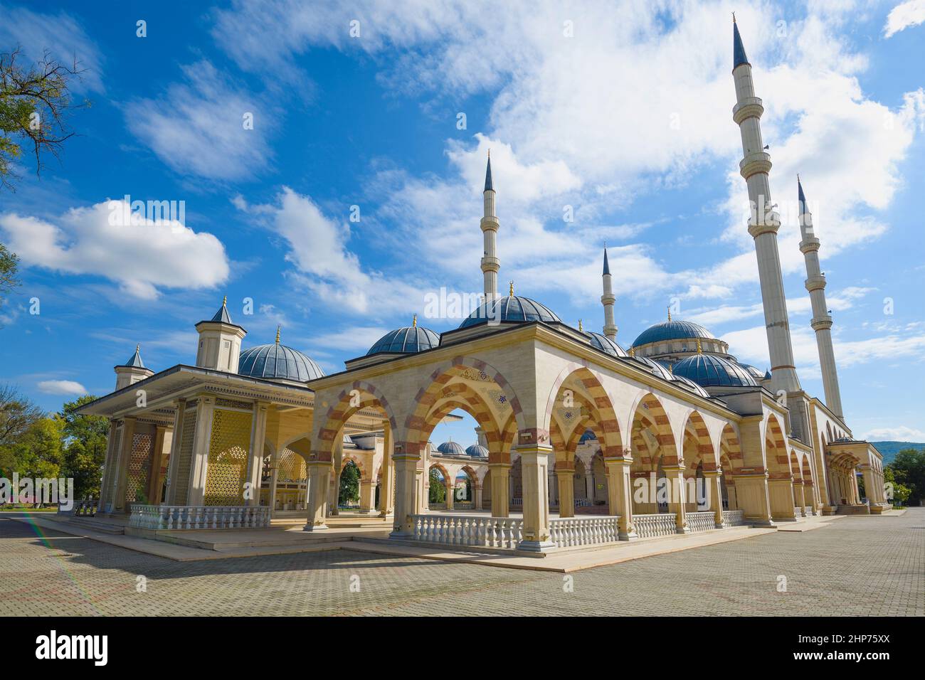 GUDERMES, RUSSIA - SEPTEMBER 28, 2021: Tashu-Hadji Mosque on a sunny September day. Chechen Republic Stock Photo