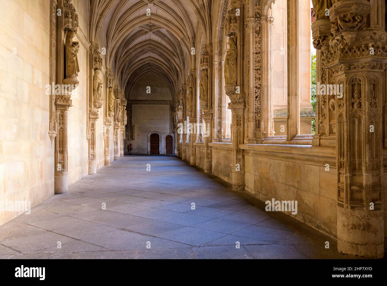 Gothic Cloister - Evening sunlight shining in lower cloister of 15th-century Isabelline Gothic style Monastery of San Juan de los Reyes, Toledo, Spain. Stock Photo