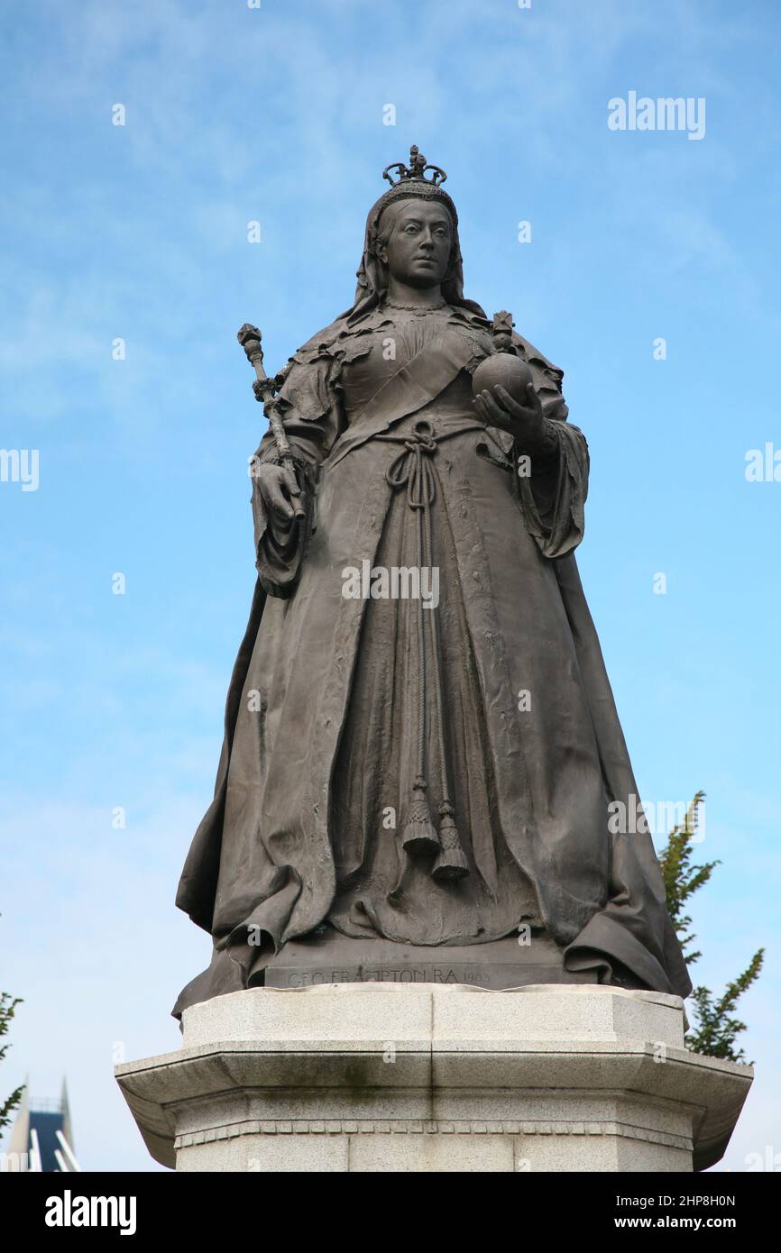 Queen Victoria Statue Southport Stock Photo Alamy