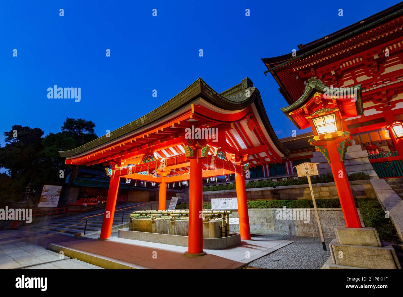 Twilight view of the Hand Washing Stall in Fushimi Inari-taisha at ...