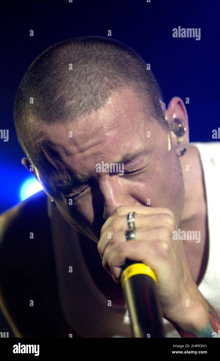 Milan Italy 2002-02-23 :Live concert by the American band Linkin Park at the Alcatraz nightclub,the singer Chester Bennington during the concert Stock Photo