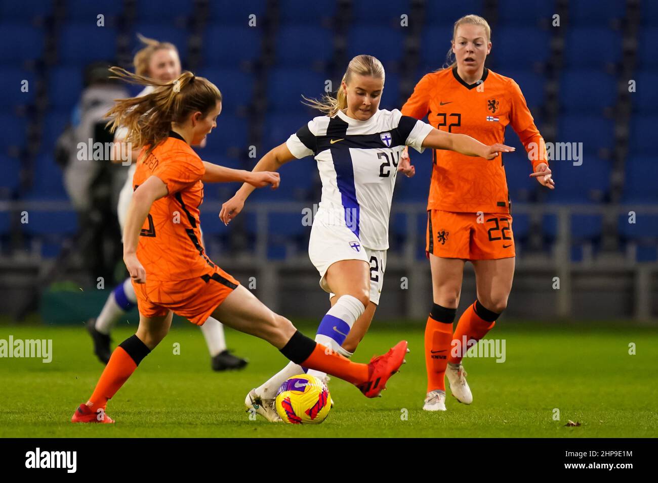 LE HAVRE, FRANCE - FEBRUARY 19: Kayleigh van Dooren of the Netherlands challenges Amanda Rantanen of Finland during the Tournoi de France 2022 match between Finland and Netherlands at Stade Oceane on February 19, 2022 in Le Havre, France (Photo by Rene Nijhuis/Orange Pictures) Stock Photo
