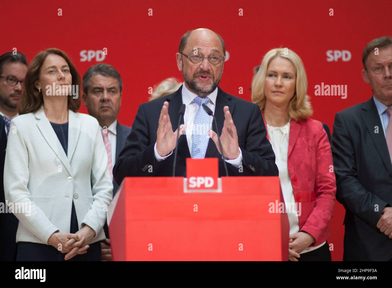 SPD Chancellor candidate Martin Schulz and the SPD candidate to the German state of NRW, Hannelore Kraft are addressing his party's supporters and members of the press the day  after the local elections in  North Rhine-Westphalia, on May 15, 2017. (Photo by Omer Messinger) Stock Photo