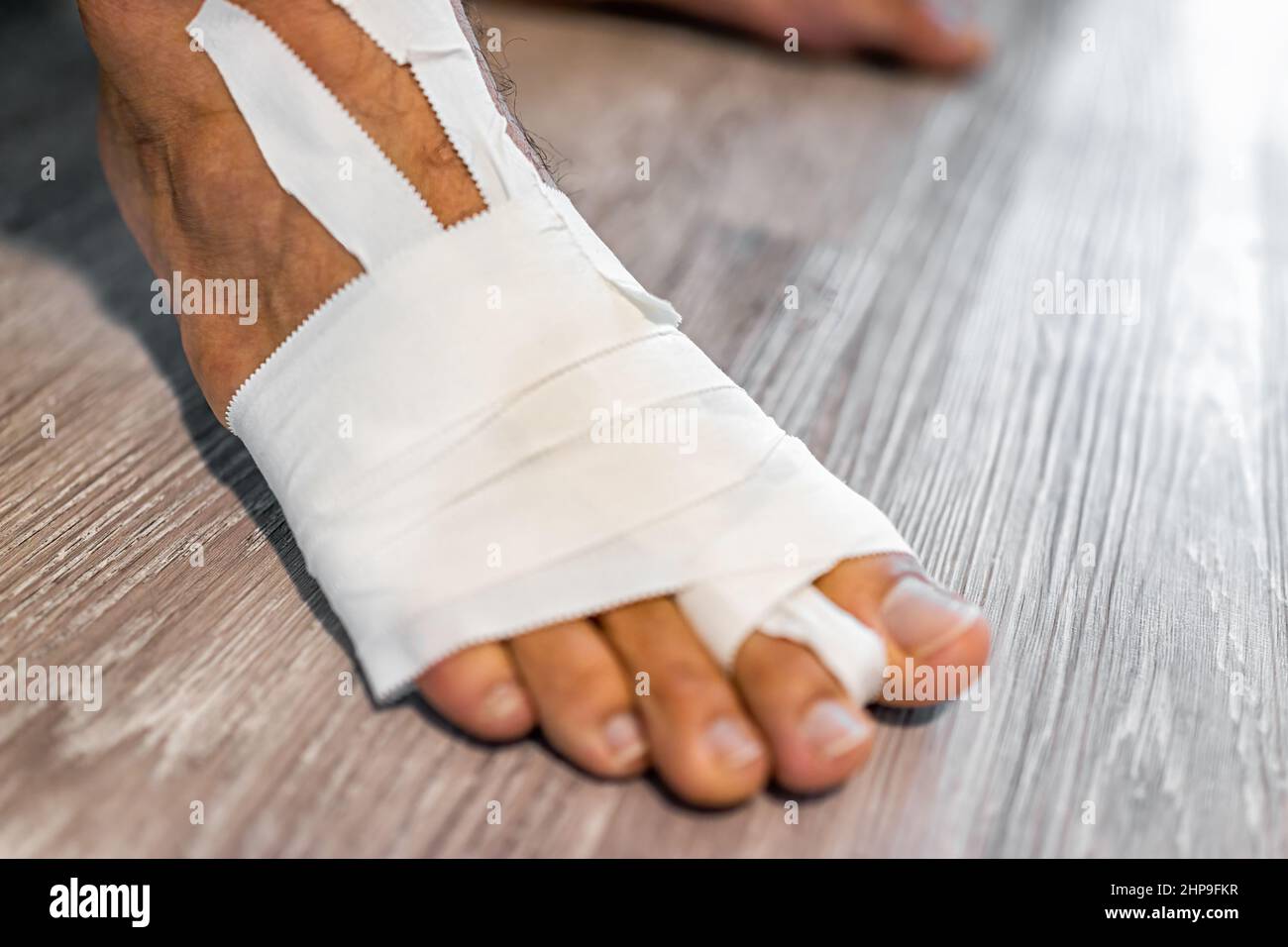 Toe sprain bandage hi-res stock photography and images - Alamy