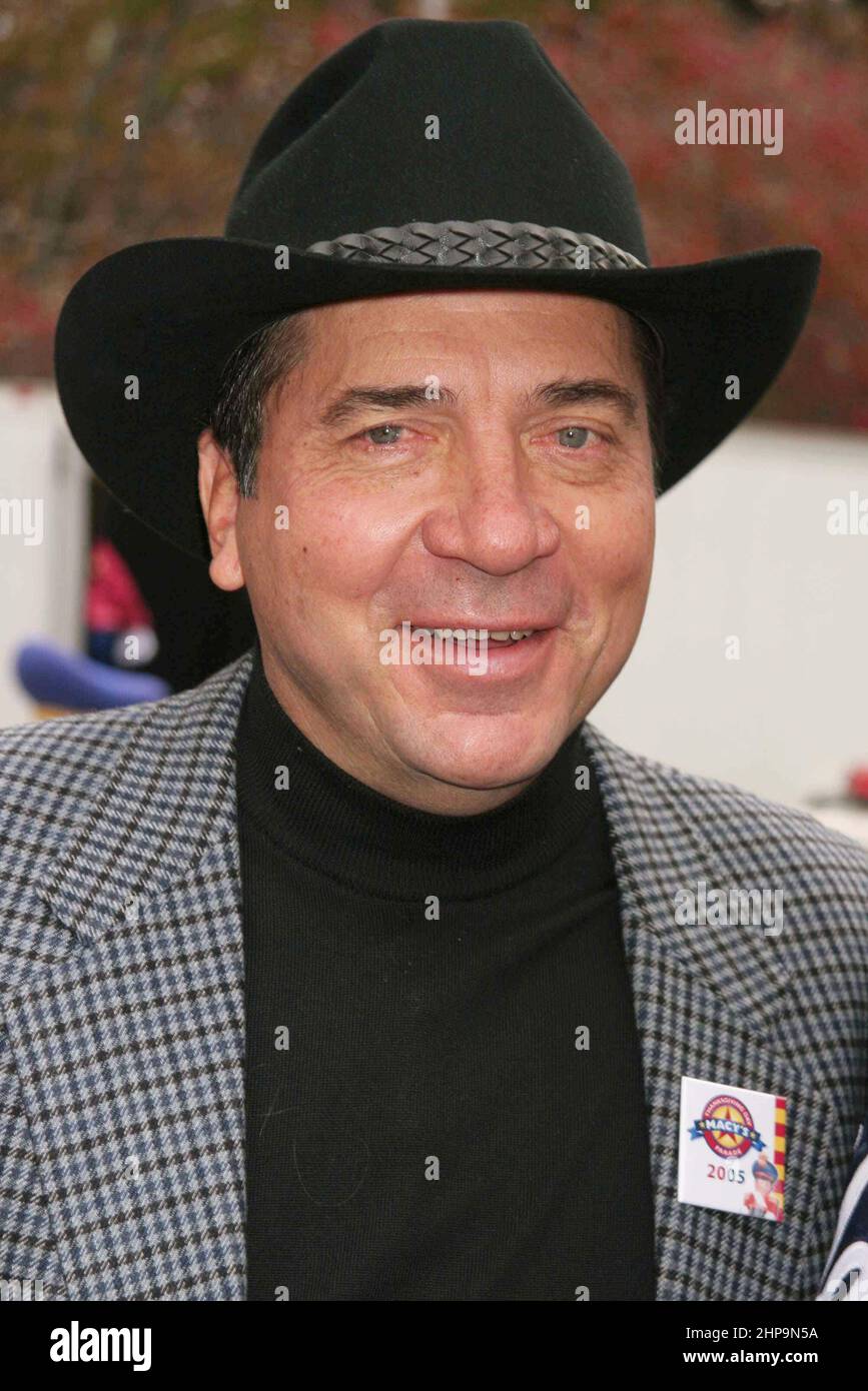 Johnny Bench attends the 79th Annual Macy's Thanksgiving Day Parade on