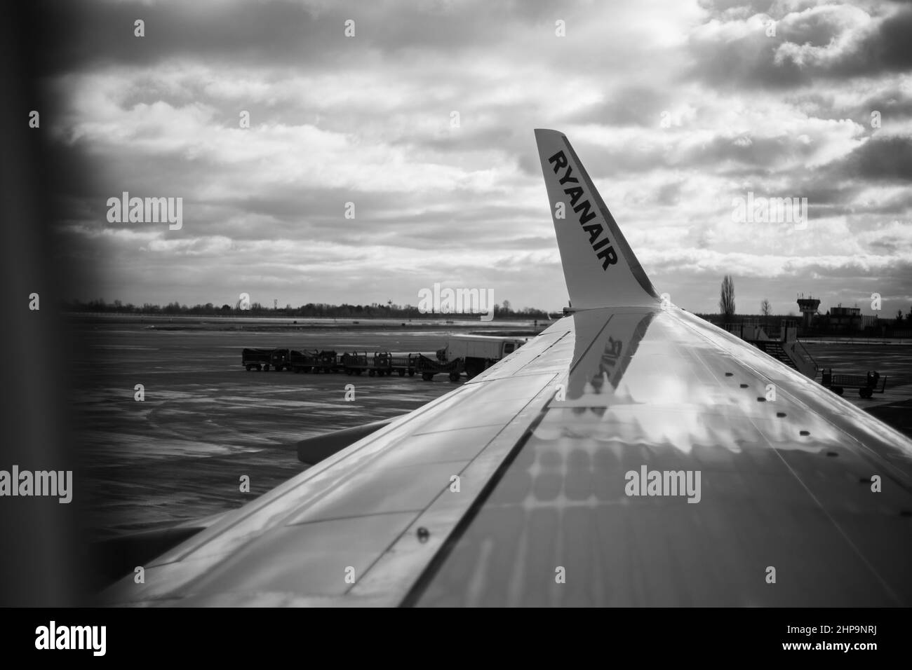 KIEV, UKRAINE - OCTOBER 11, 2022: The wing of the aircraft with the inscription Ryanair in the air autdoor Stock Photo
