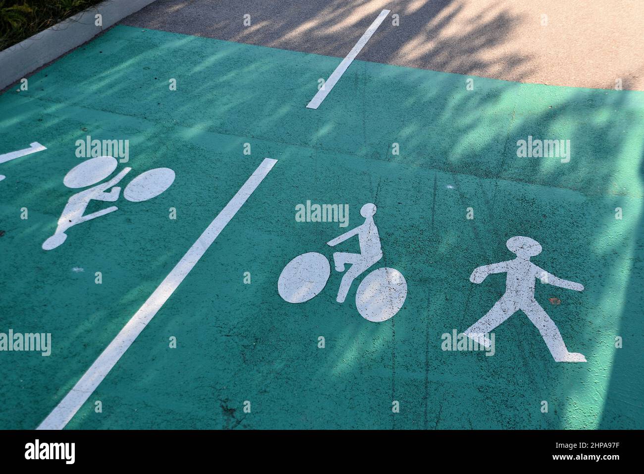 Martigues, France. 15th Feb, 2022. A traffic sign indicating a greenway (“voie verte” in French) is seen in Martigues.The city of Martigues has developed traffic lanes independent of the road network and exclusively reserved for the circulation of non-motorized vehicles and pedestrians. Credit: SOPA Images Limited/Alamy Live News Stock Photo