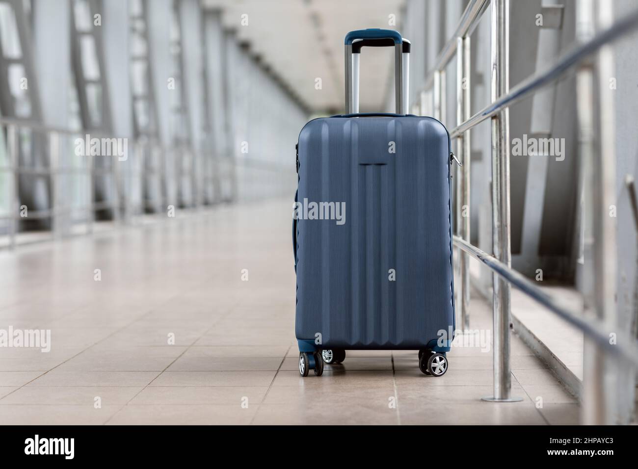 Luggage airport size hi-res stock photography and images - Page 2 - Alamy