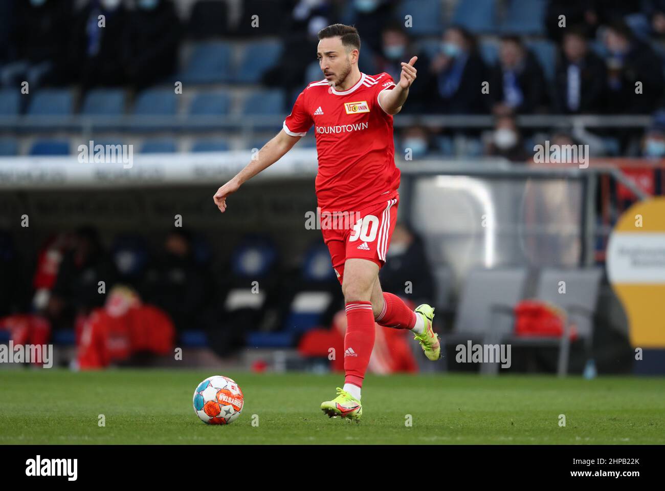 Bielefeld, Germany. 19th Feb, 2022. Soccer: Bundesliga, Arminia Bielefeld - 1. FC Union Berlin, match day 23 at Schüco Arena. Berlin's Kevin Möhwald heads the ball. Credit: Friso Gentsch/dpa - IMPORTANT NOTE: In accordance with the requirements of the DFL Deutsche Fußball Liga and the DFB Deutscher Fußball-Bund, it is prohibited to use or have used photographs taken in the stadium and/or of the match in the form of sequence pictures and/or video-like photo series./dpa/Alamy Live News Stock Photo