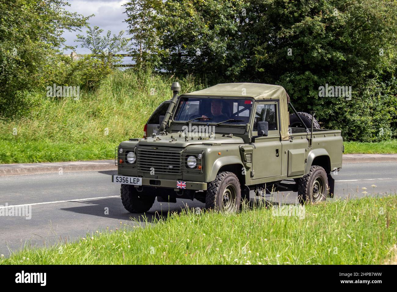 1998 90s nineties Nato green army khaki Land Rover Defender, X MOD Signals – 110 Defender WOLF 2500cc diesel; Stock Photo