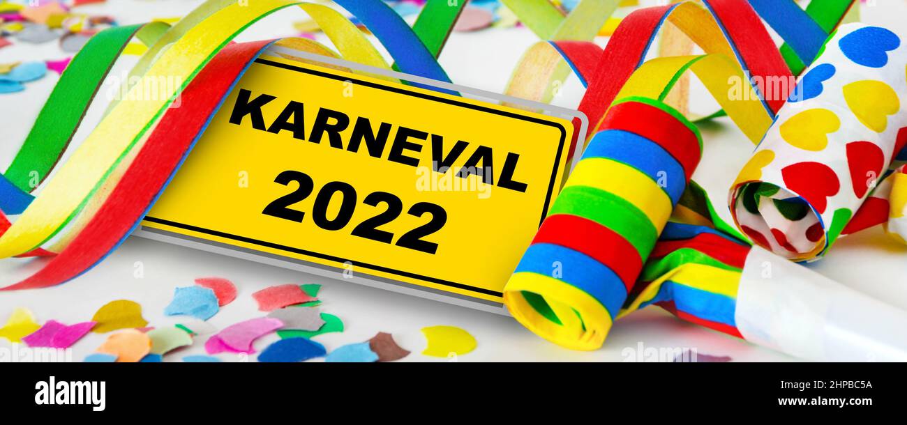 Schild und Karneval 2022 mit Dekoration Stock Photo - Alamy