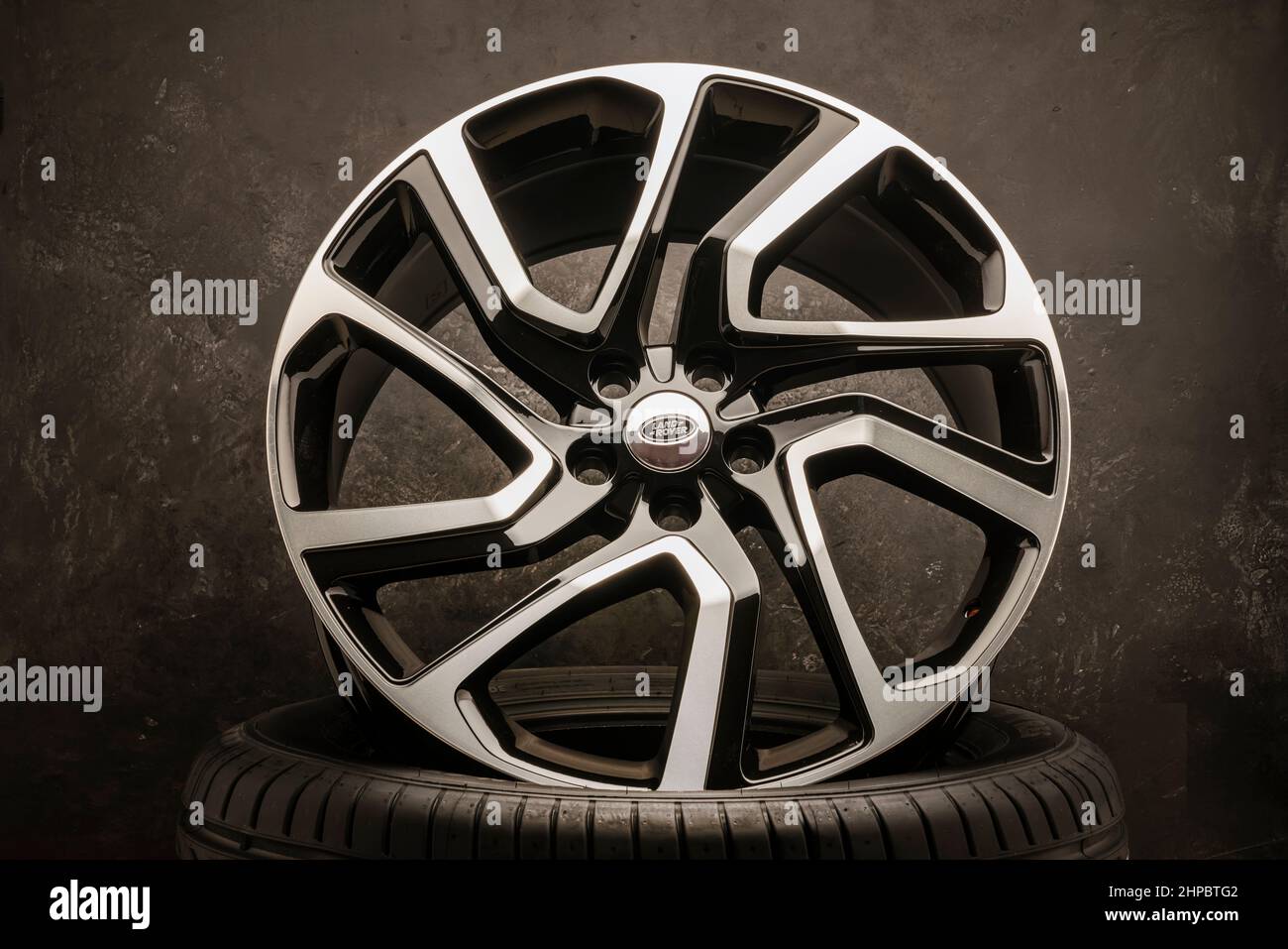 Range rover alloy wheels online