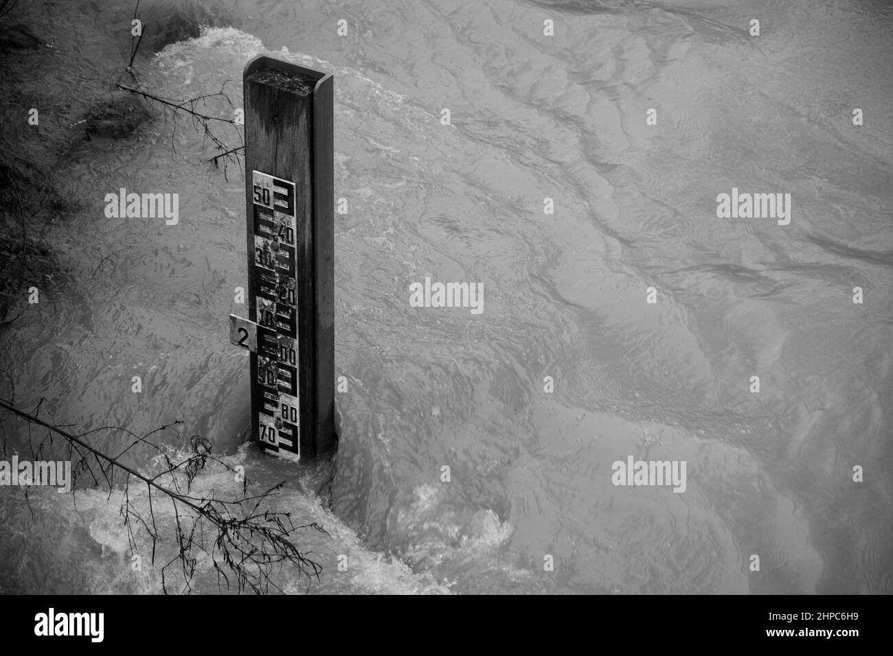 the water level can be read from a water level gauge placed in the