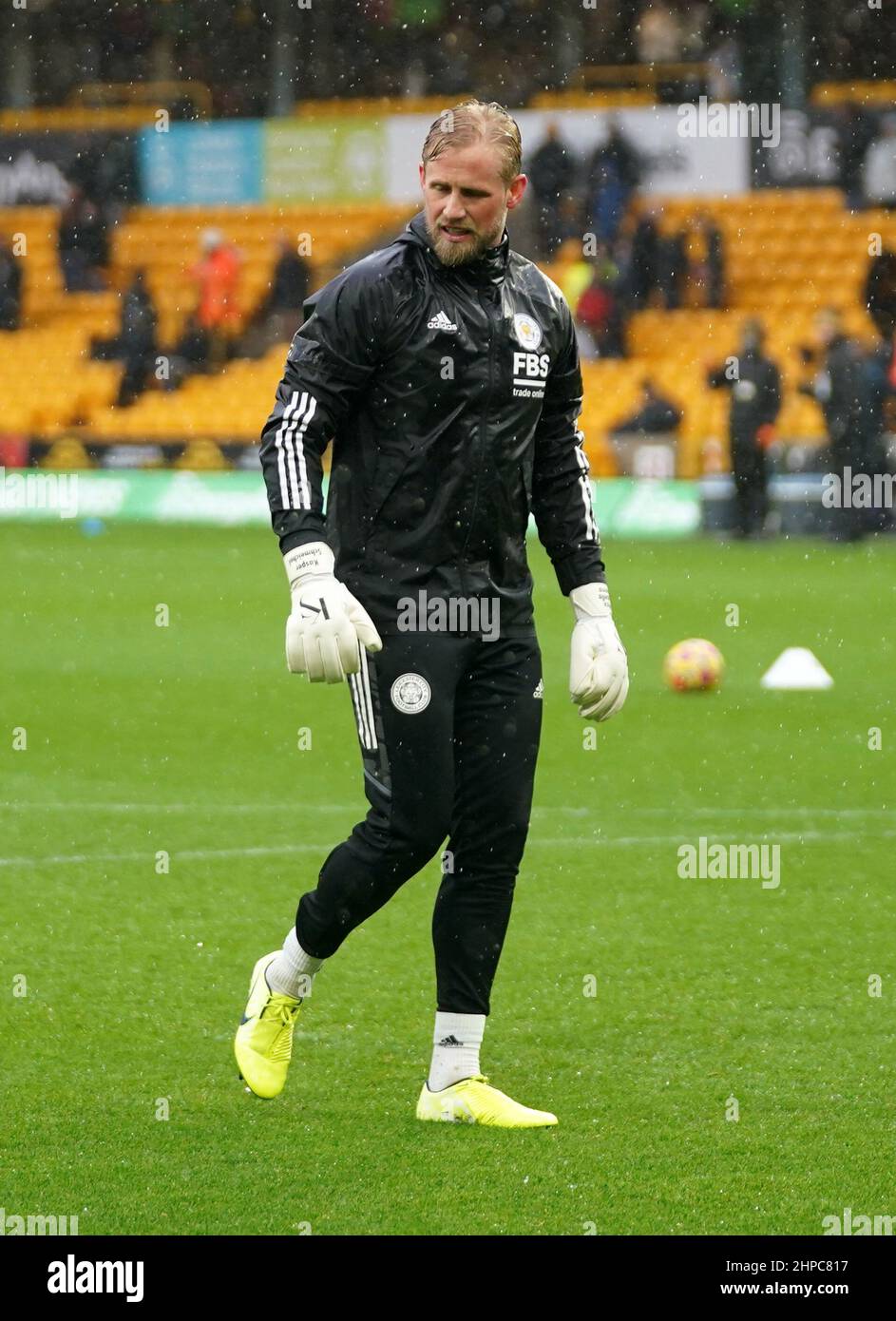 Go back Atlantic Very angry Leicester City goalkeeper Kasper Schmeichel warming-up prior to kick-off of  the Premier League match at Molineux Stadium, Wolverhampton. Picture date:  Sunday February 20, 2022 Stock Photo - Alamy