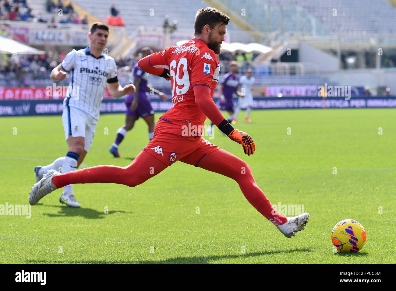 Florence, Italy. 20th Feb, 2022. Bartlomiej Dragowski (ACF Fiorentina) during ACF Fiorentina vs Atalanta BC, italian soccer Serie A match in Florence, Italy, February 20 2022 Credit: Independent Photo Agency/Alamy Live News Stock Photo
