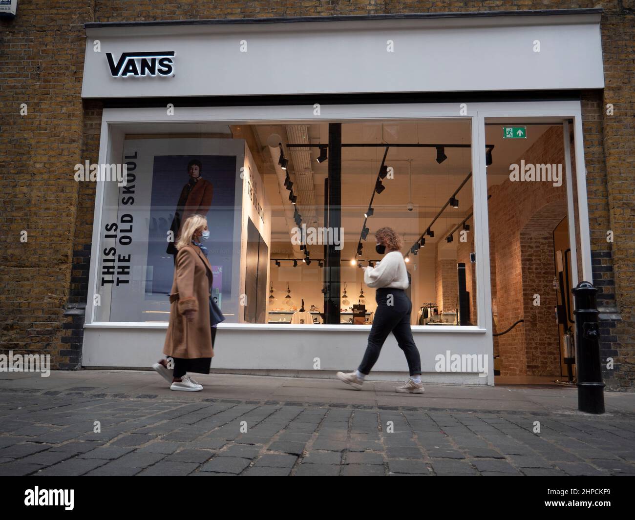 Vans Shoes High Resolution Stock Photography and Images - Alamy صور زرقاء سادة