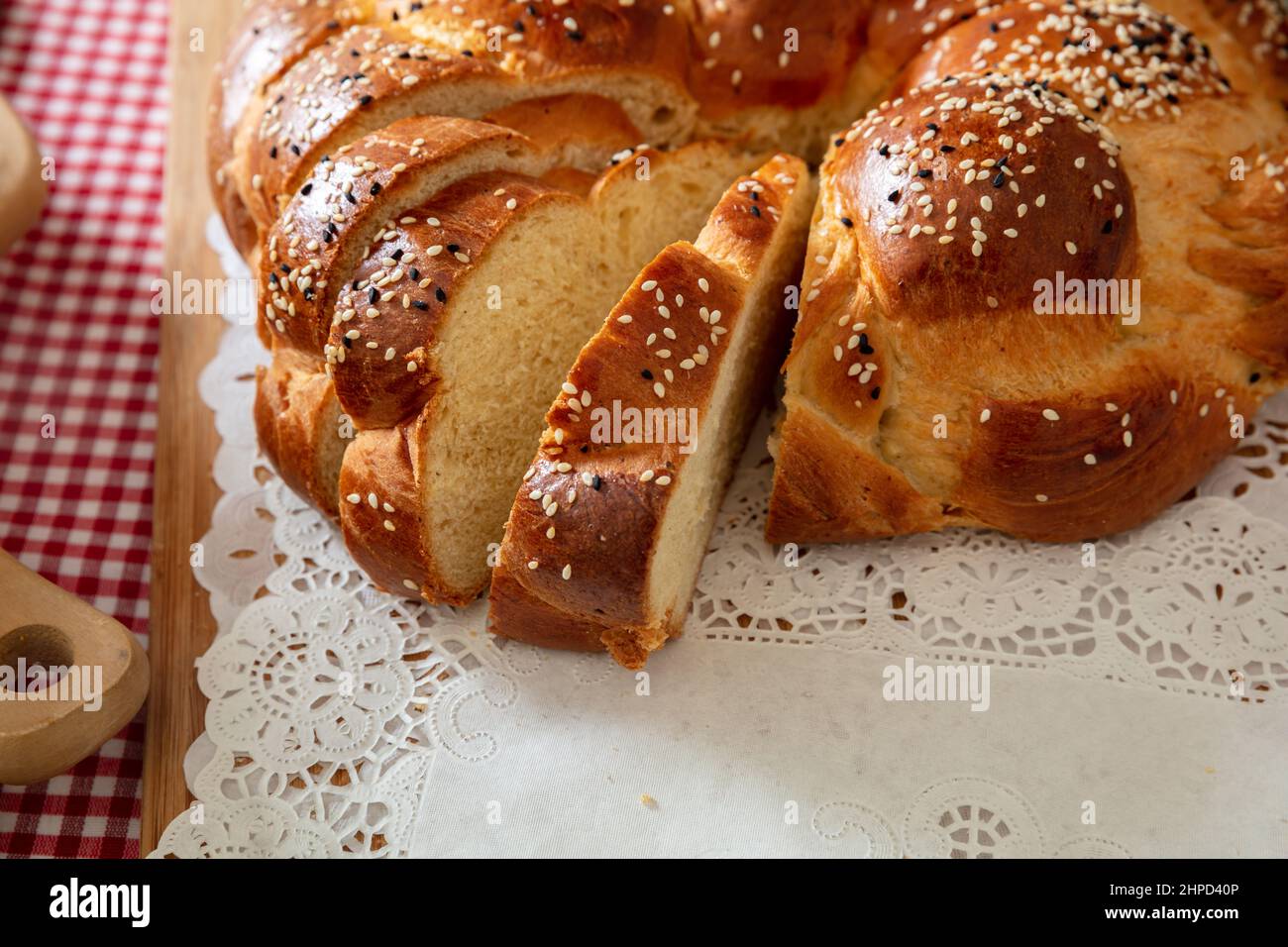 Braided round bread hi-res stock photography and images - Page 8 - Alamy