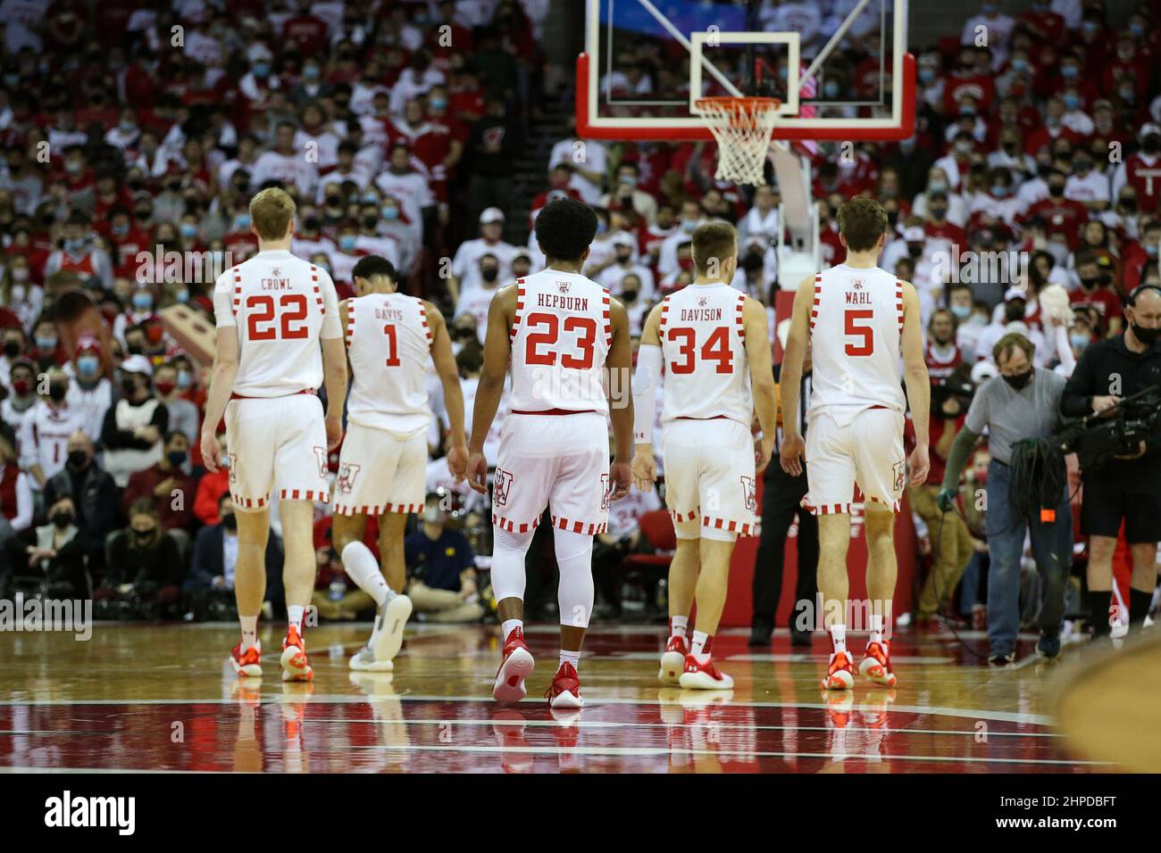 Madison, WI, USA. 20th Feb, 2022. Wisconsin Badgers forward Steven Crowl (22), guard Johnny Davis (1), guard Chucky Hepburn (23), guard Brad Davison (34), and forward Tyler Wahl (5) during the NCAA Basketball game between the Michigan Wolverines and the Wisconsin Badgers at the Kohl Center in Madison, WI. Darren Lee/CSM/Alamy Live News Stock Photo