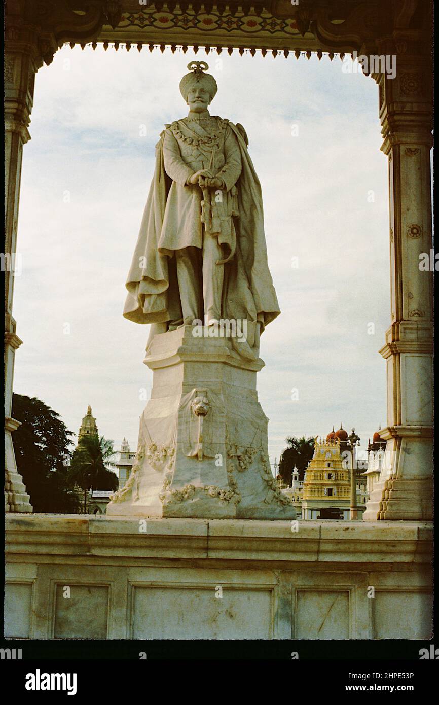 Statue of Maharaja Chamarajendar Wodeyar near Mysuru Palace. Karnataka, India, Asia Stock Photo