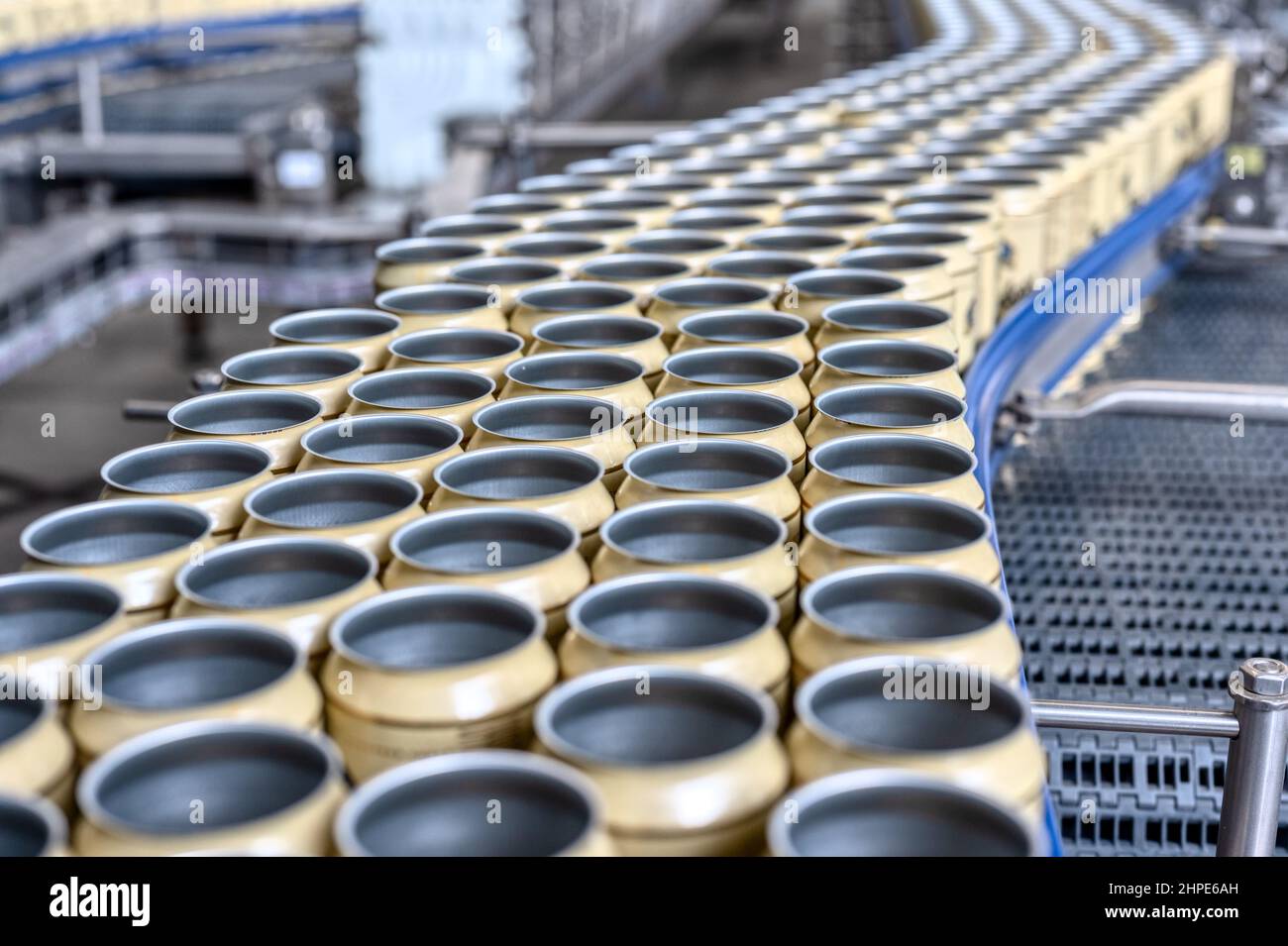 Many empty beer cans on the conveyor Stock Photo Alamy