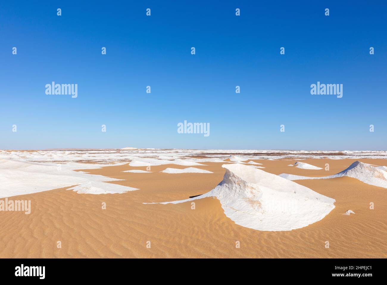 A desert with a bright sun hi-res stock photography and images - Alamy