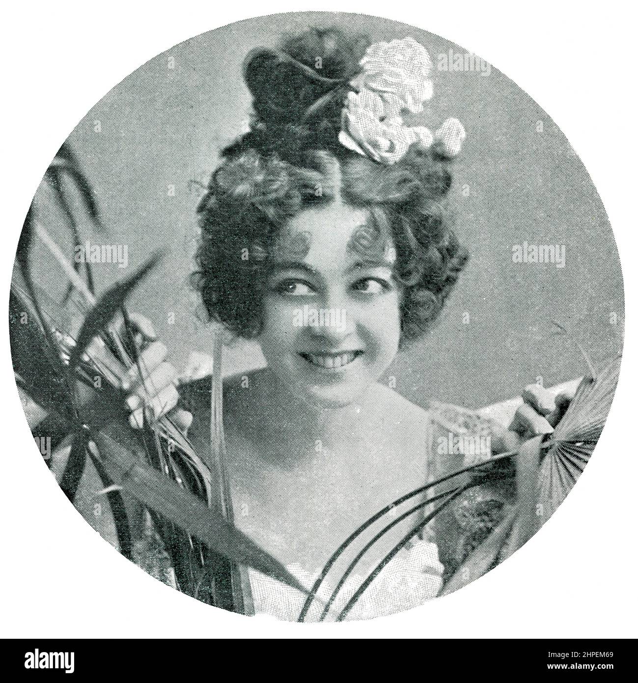 Portrait of Paulina Clarissa Molony (Miss Saharet), an Australian dancer who performed in vaudeville music houses. Image from the illustrated Franco-German theater magazine 'Das Album', 1898. Stock Photo