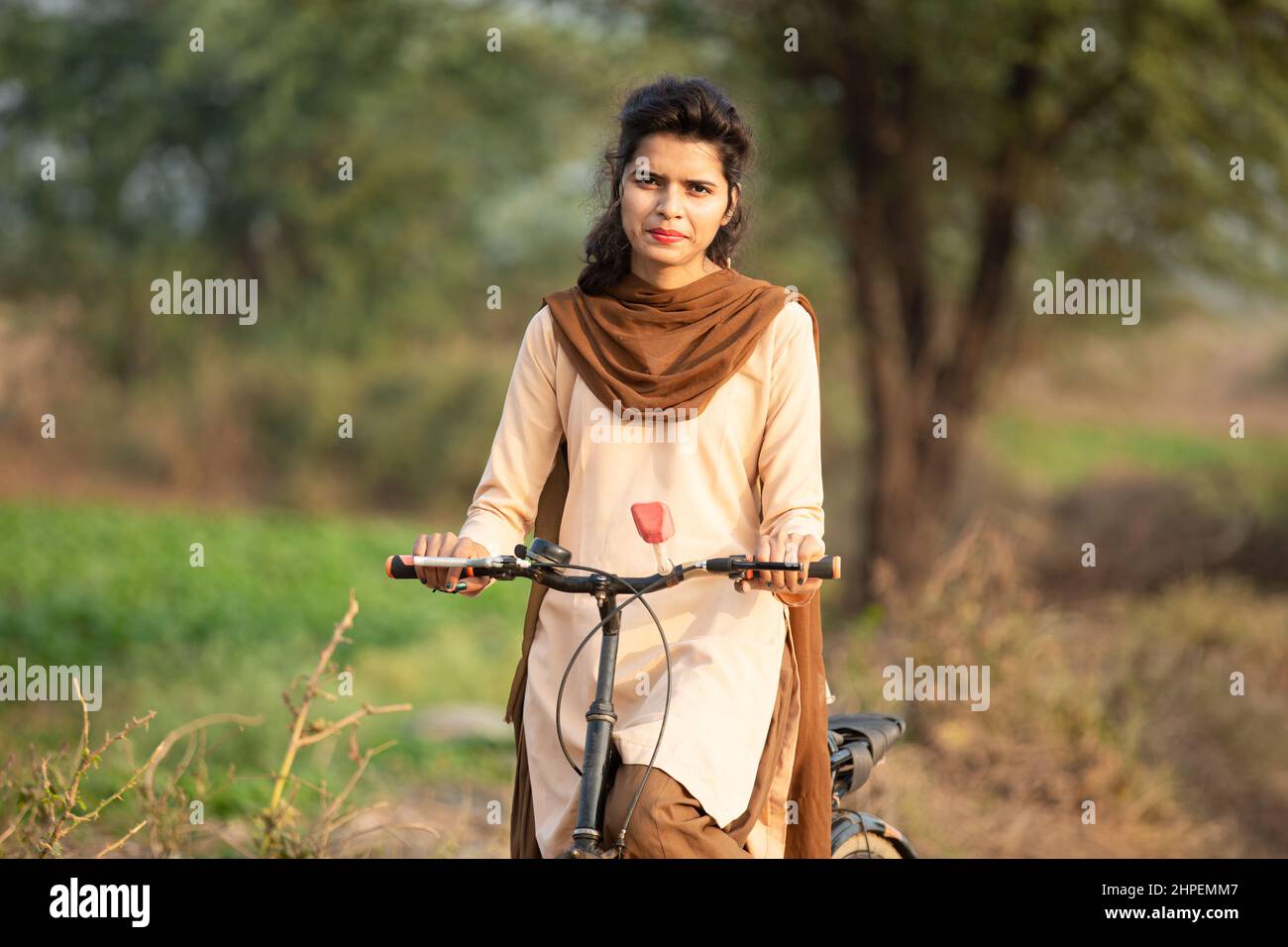 Rural indian school girl on bicycle hi-res stock photography and images ...