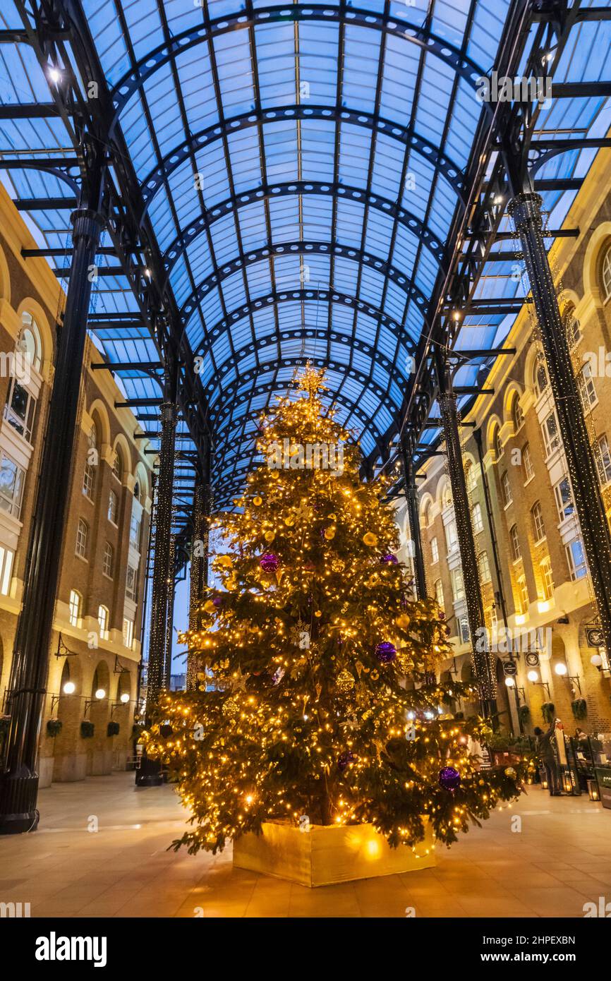 Galleria trees hires stock photography and images Alamy