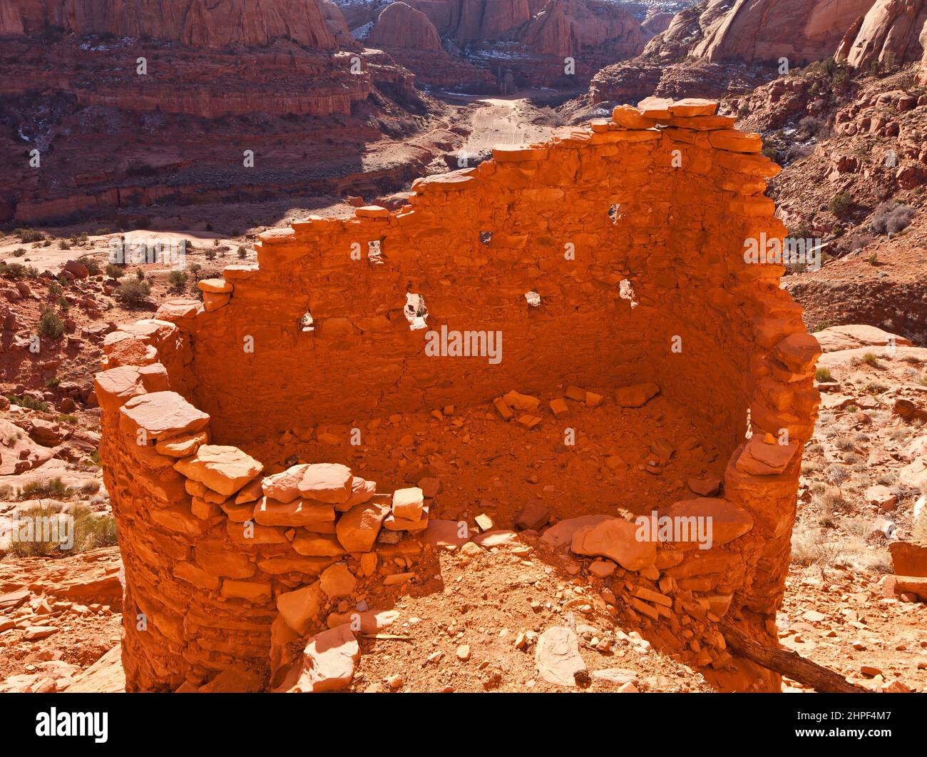 A small 1000-year old Ancestral Puebloan cliff dwelling ruin in Narrow ...