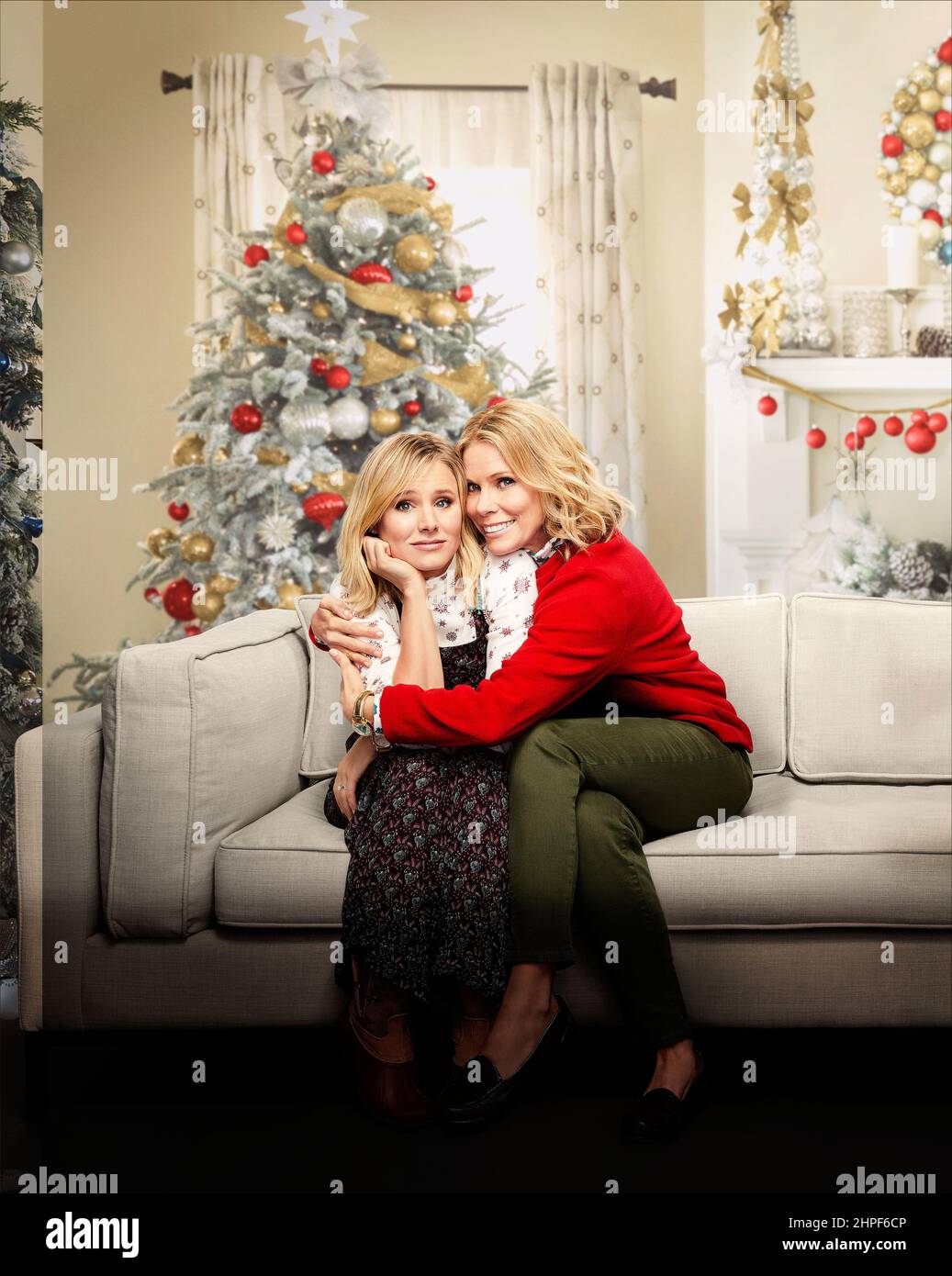 KRISTEN BELL and CHERYL HINES in A BAD MOMS CHRISTMAS (2017), directed by JON LUCAS and SCOTT MOORE. Credit: Huayi Brothers Media/STX Entertainment / Album Stock Photo