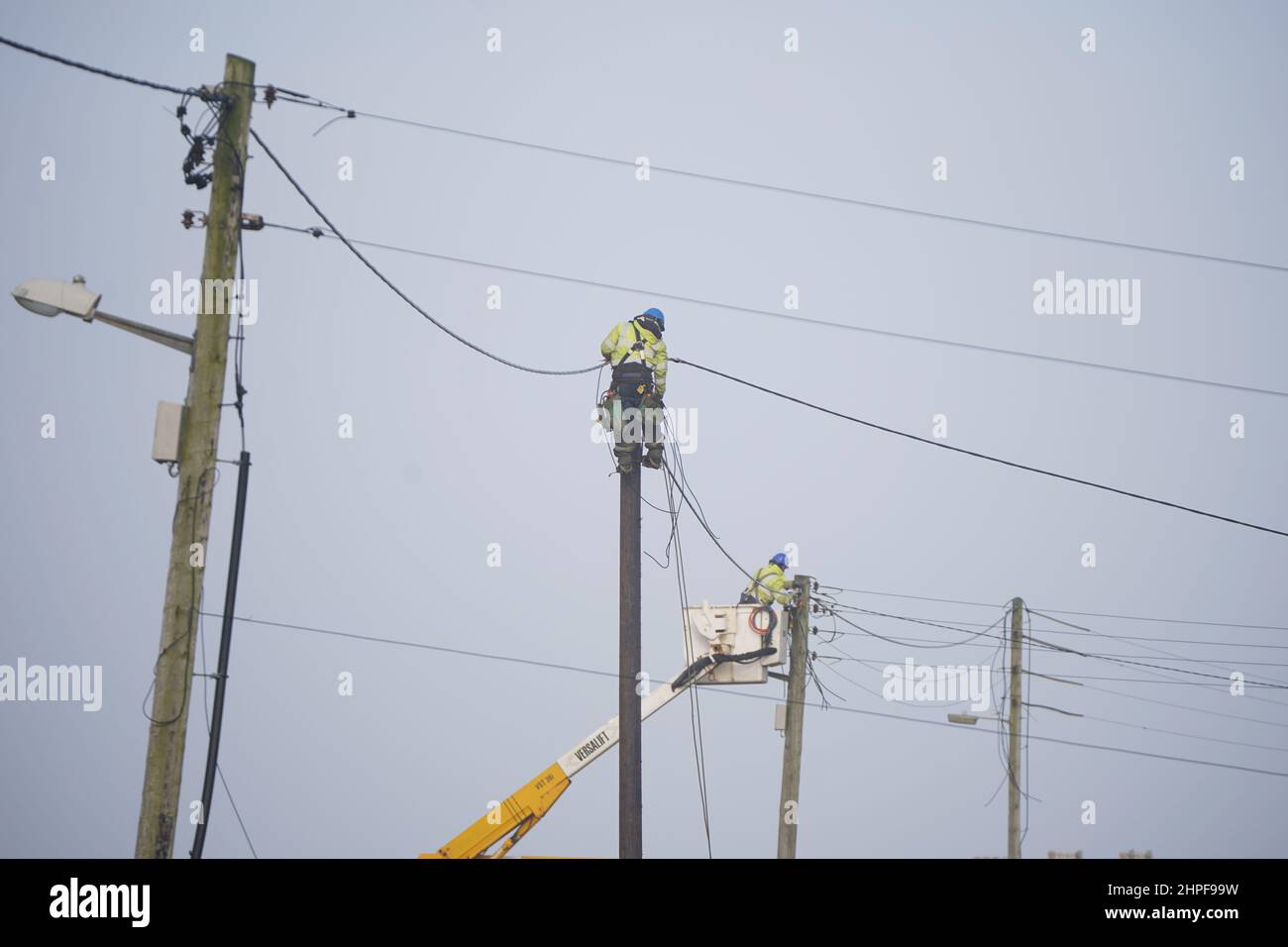 ESB crews restore power to homes in Spanish Point, Co Clare on the west ...