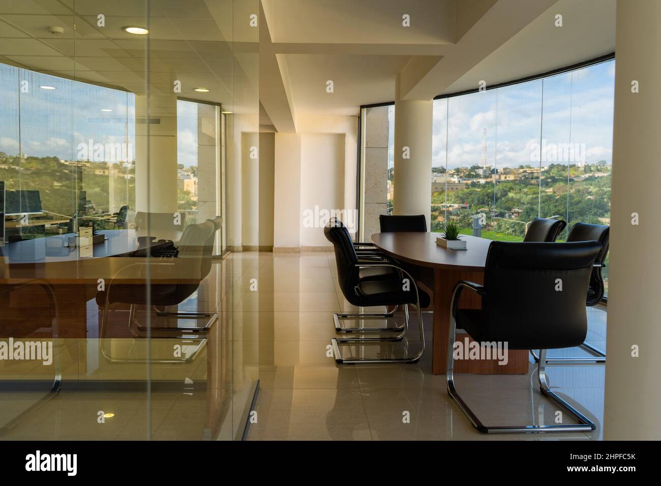 Meeting room table above hi-res stock photography and images - Alamy
