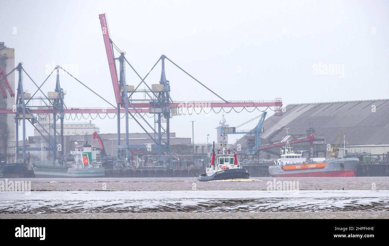 brake-germany-21st-feb-2022-a-ship-sails-along-the-port-of-brake